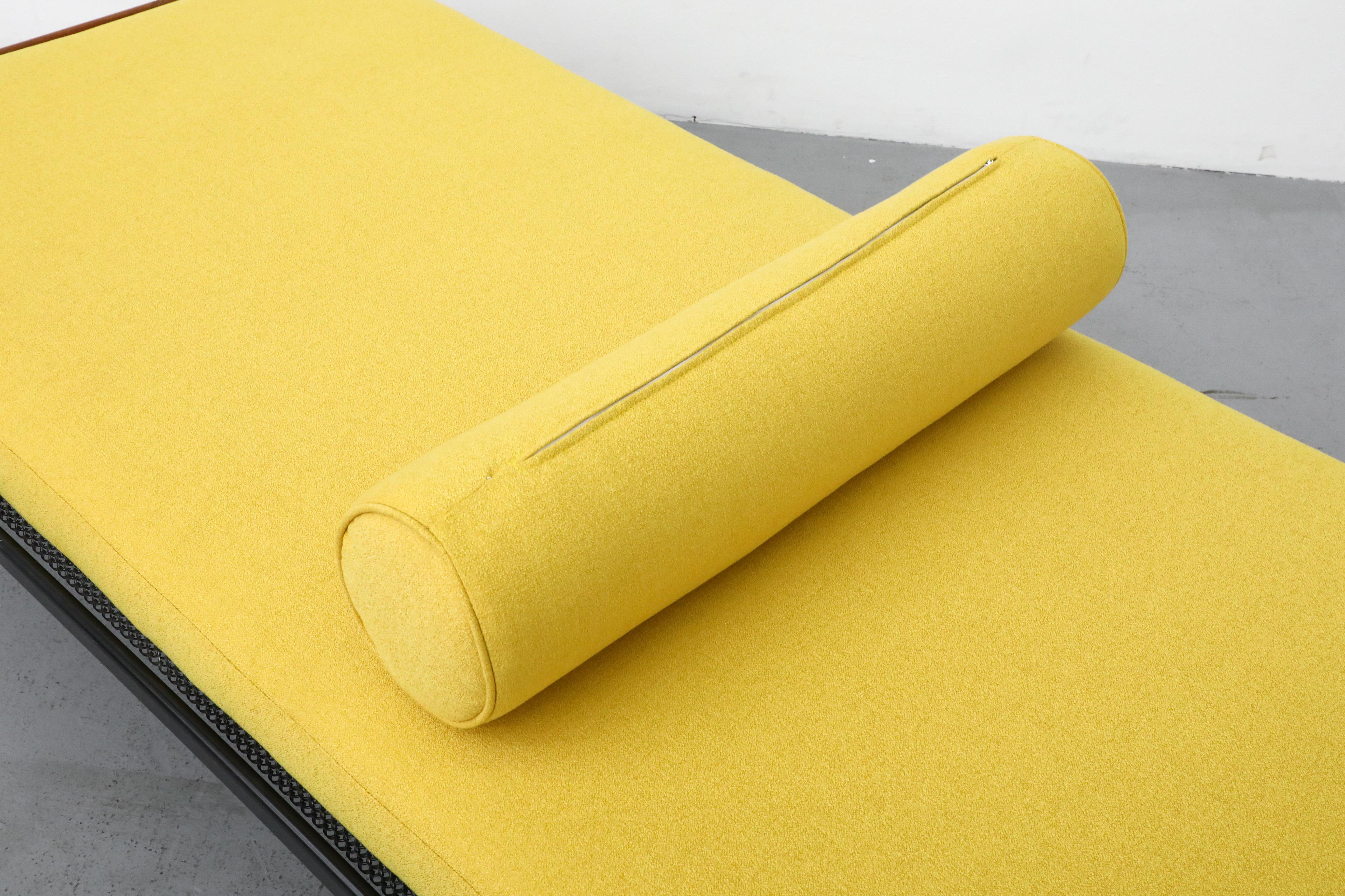 Méridienne large Cléopâtre avec matelas jaune et traversin par A.R. Cordemeyer 7