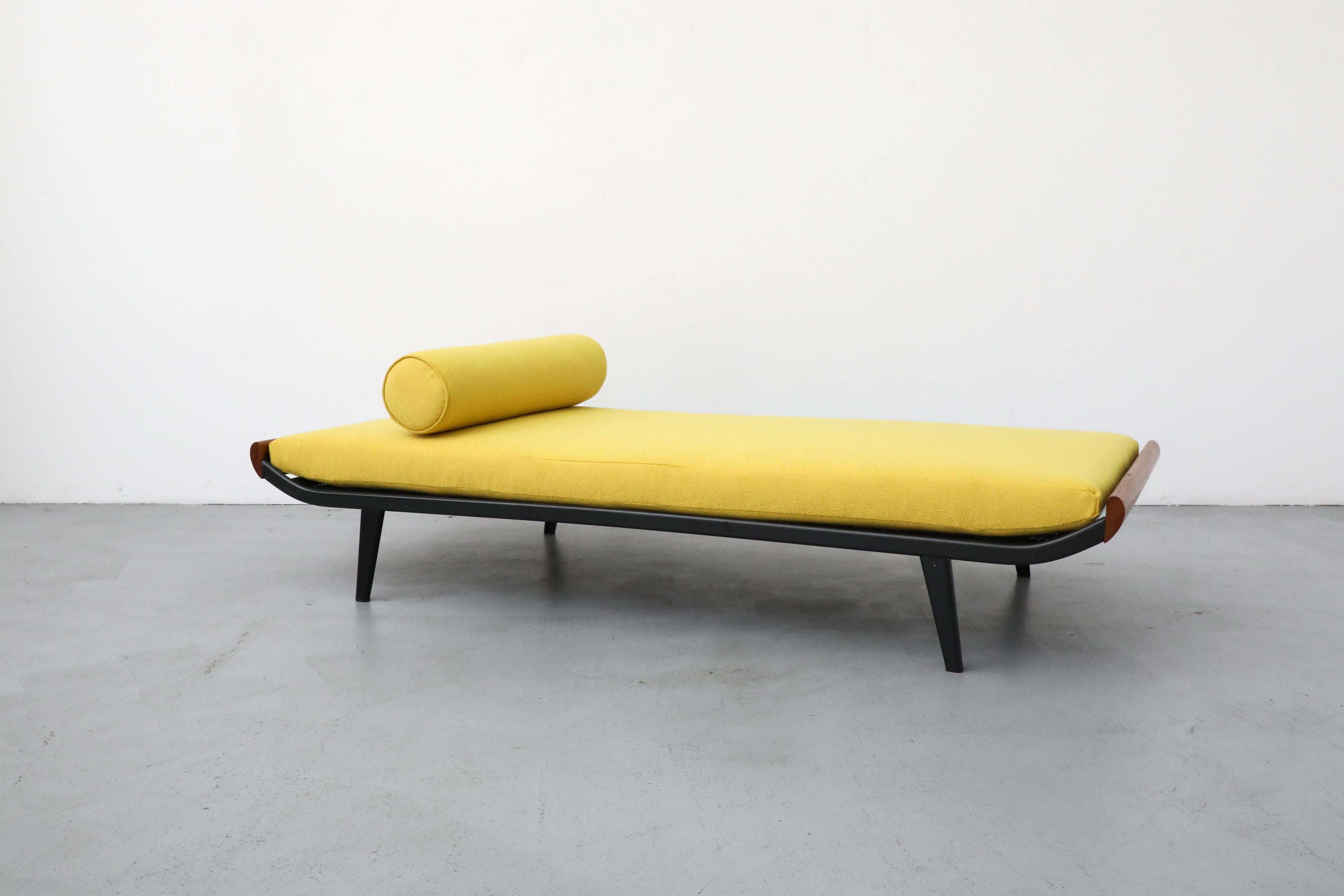Néerlandais Méridienne large Cléopâtre avec matelas jaune et traversin par A.R. Cordemeyer