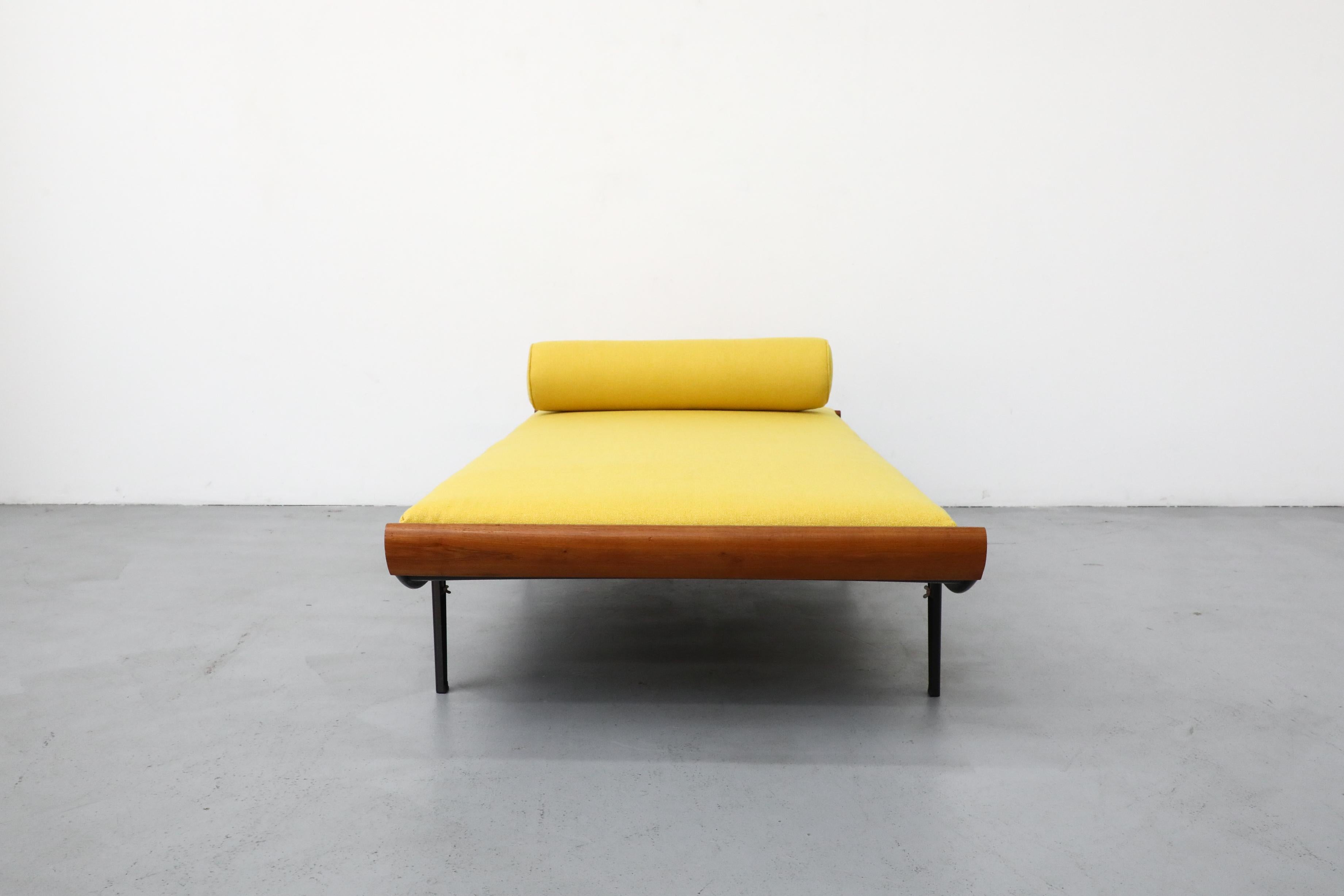 Émaillé Méridienne large Cléopâtre avec matelas jaune et traversin par A.R. Cordemeyer