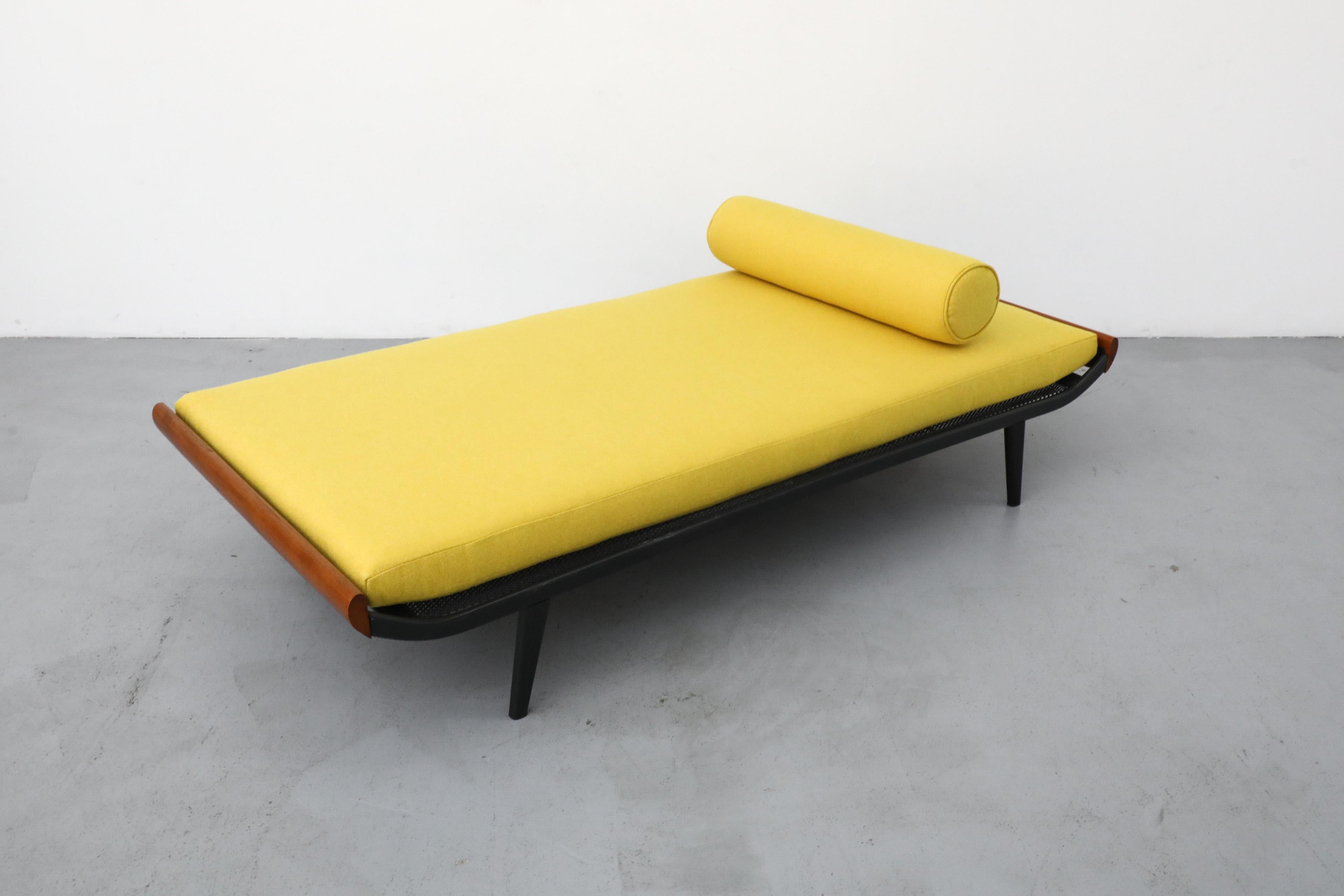 Méridienne large Cléopâtre avec matelas jaune et traversin par A.R. Cordemeyer Bon état à Los Angeles, CA