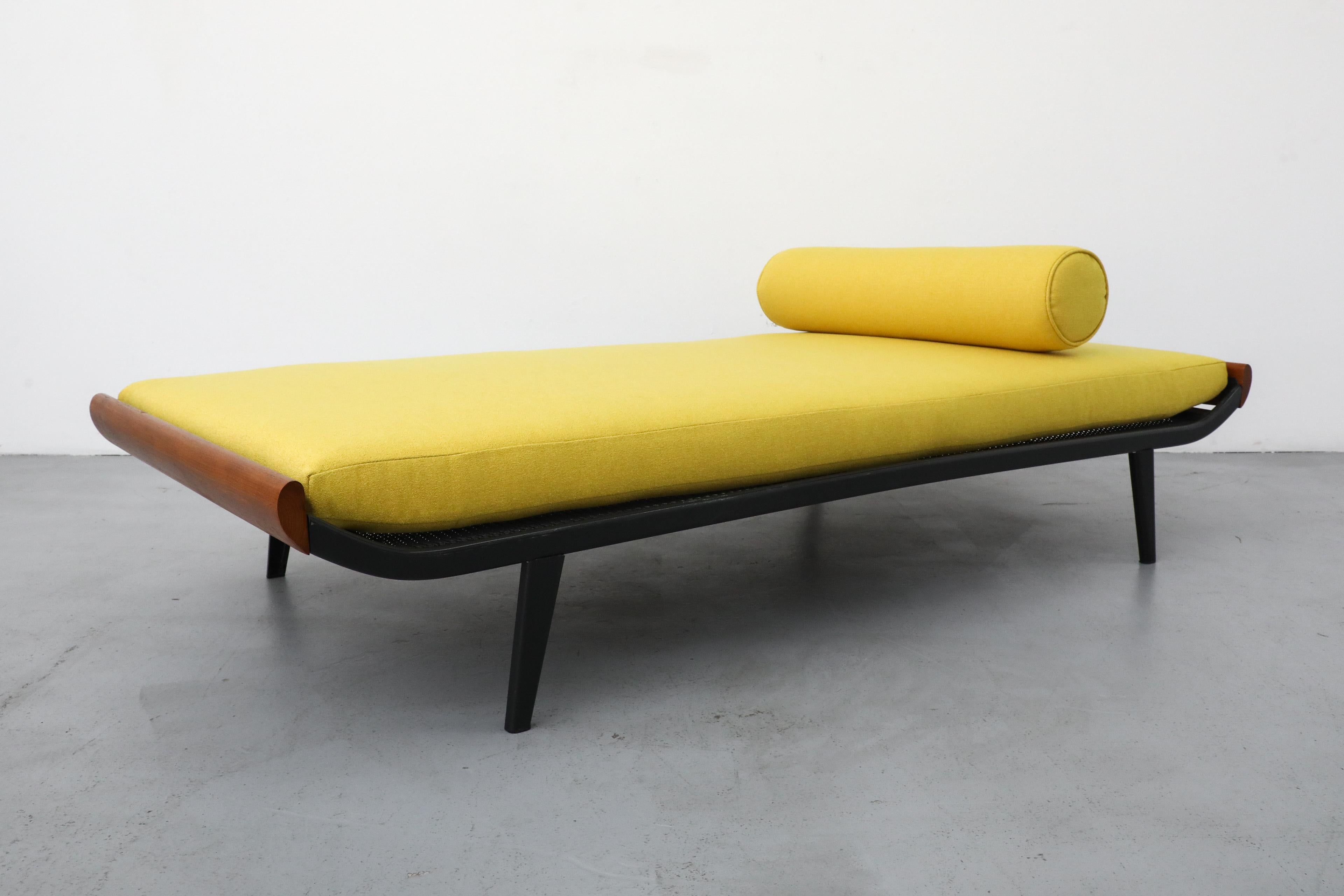20ième siècle Méridienne large Cléopâtre avec matelas jaune et traversin par A.R. Cordemeyer