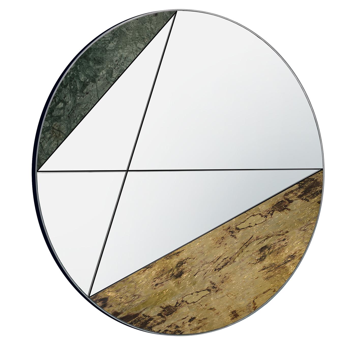 Der vollständig von Hand gefertigte Spiegel Clepsydra ist die harmonische Synthese aus italienischer Kreativität und tiefem technischem Wissen über seine Materialien: Grüner Marmor aus Guatemala und Messing. Geometrie und Farben treffen aufeinander,