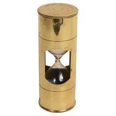 Sanduhr aus Messing mit rundem Sockel und mundgeblasenem Glasgefäß 1930er Jahre