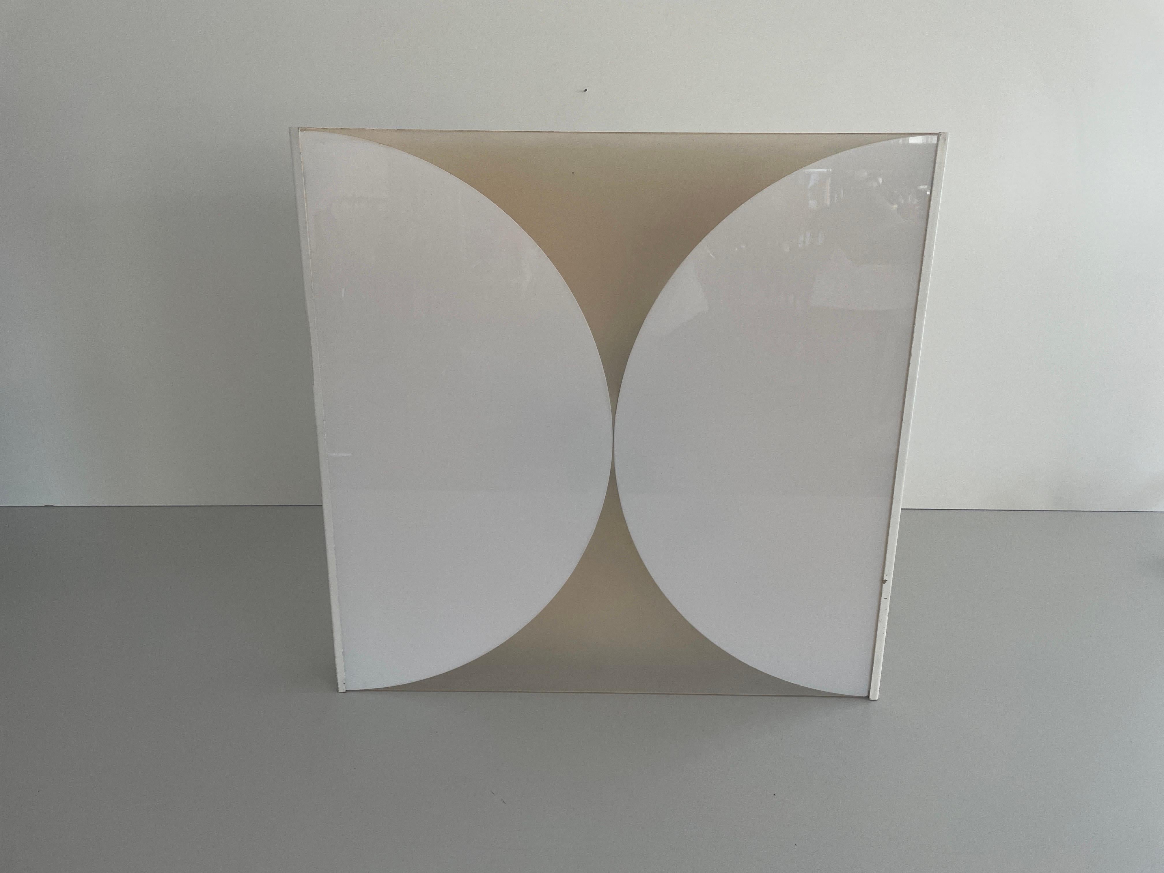 Grande lampe murale Clessidra de Bobo Piccoli pour Fontana Arte, 1970, Italie

Mod.2572

Note : 5 disponibles en stock.

Grand design minimaliste et rare. 

L'abat-jour est en bon état et très propre. 
Cette lampe fonctionne avec 4x ampoules E27.