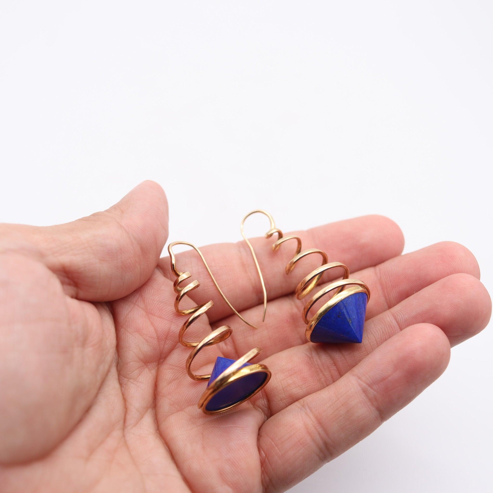 Moderniste CLETO MUNARI Boucles d'oreilles en spirales Memphis en or 18 carats avec lapis-lazuli, 1980 en vente