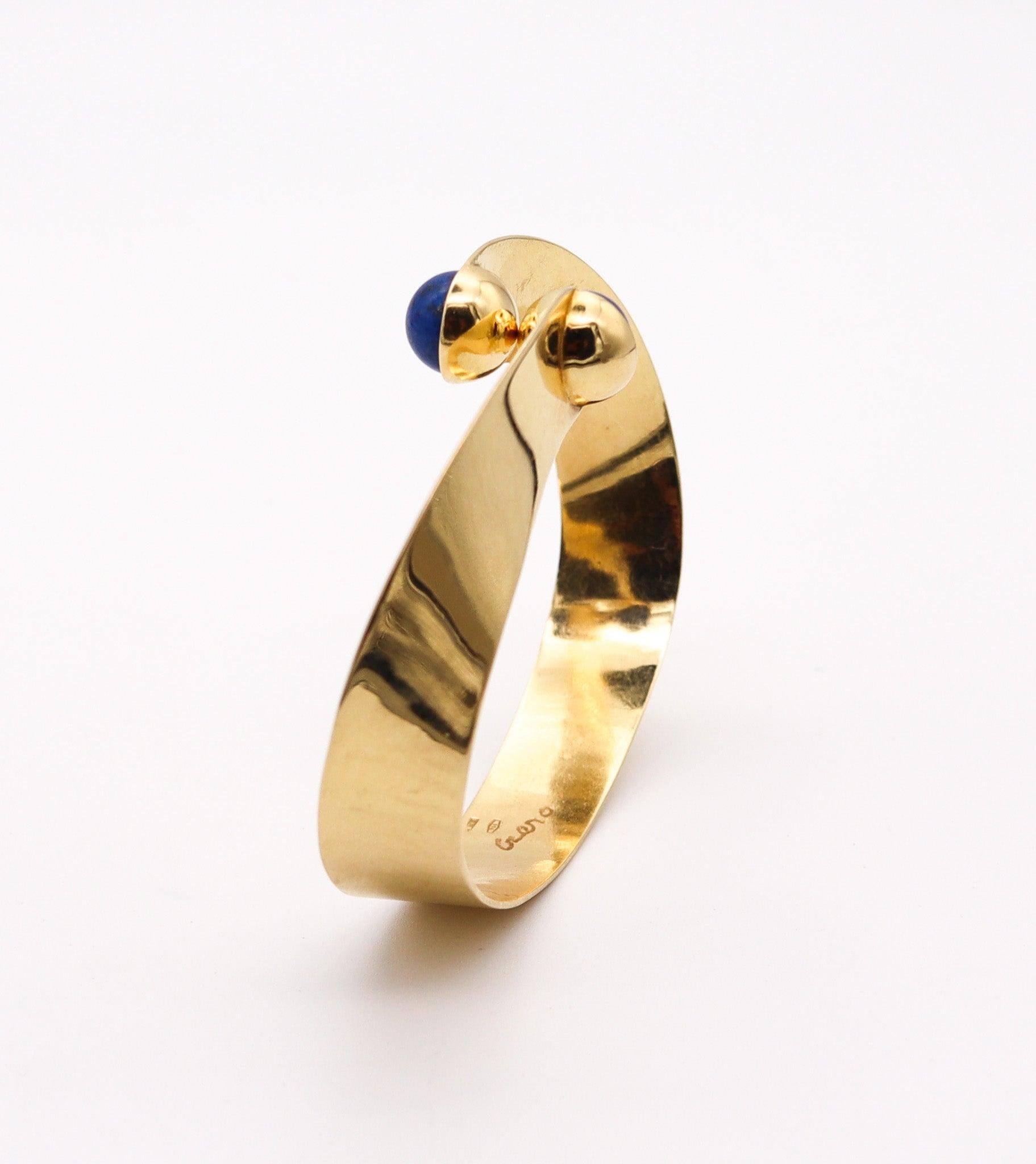 Women's or Men's CLETO MUNARI 1980 Sculptural Geometric Cuff In 18Kt Yellow Gold With Lapis Lazul For Sale