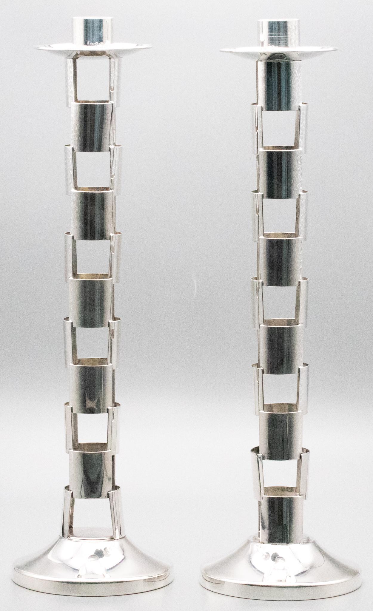 Fait main Paire de chandeliers modernistes géométriques Cleto Munari 1985 Milano .925 Sterling en vente
