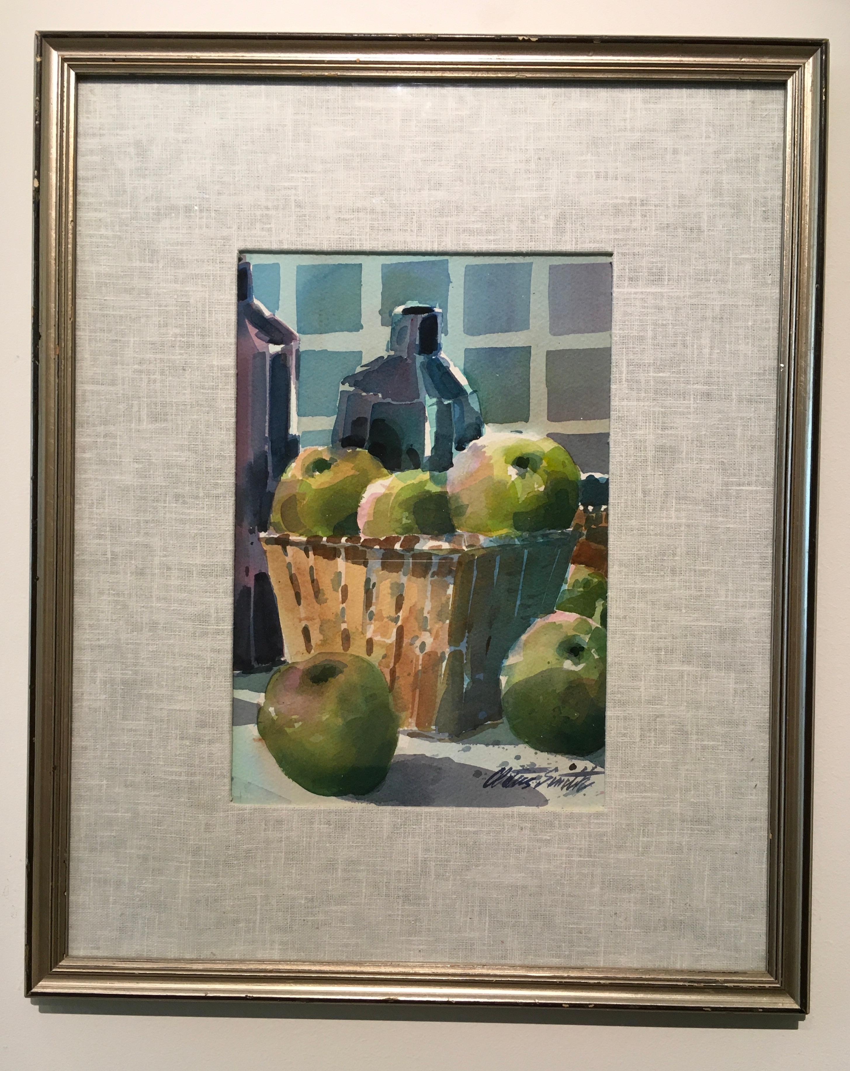 Cette aquarelle sur papier encadrée de 21,5 x 17,25 pouces, intitulée "Nature morte avec fruits", est l'œuvre de l'artiste de l'Oklahoma Cletus Smith. Le sujet comprend un panier brun sur une table avec une grappe de pommes vertes et deux verres