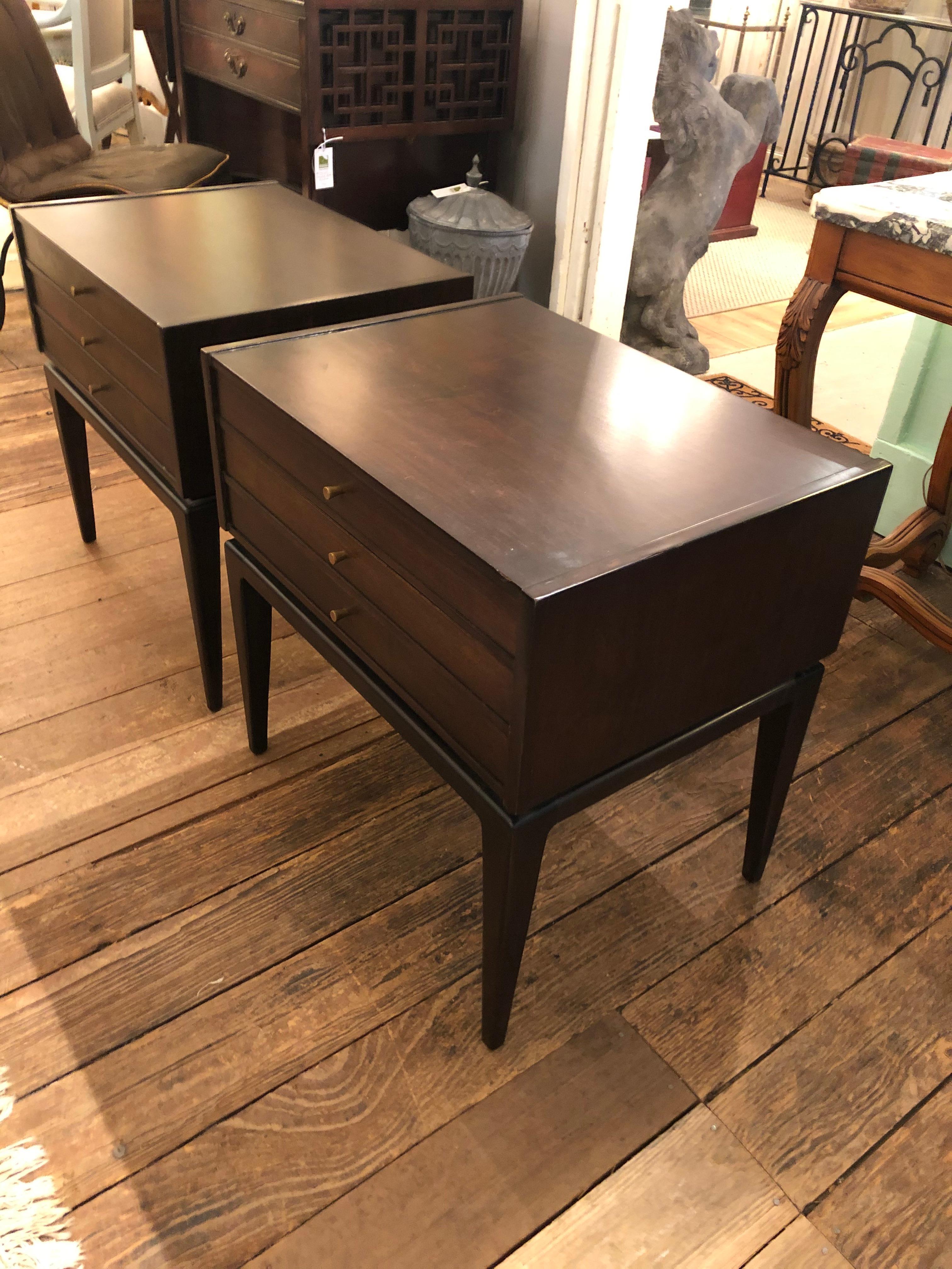 Clever Pair of Mid-Century Modern End Tables with Hidden Collapsible Tea Tables For Sale 10