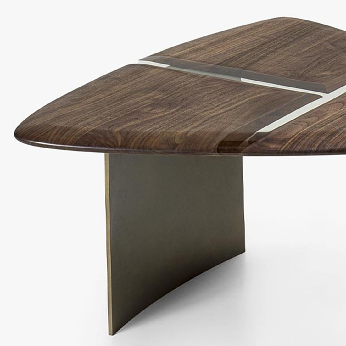 Table basse moyenne en noyer clivé Neuf - En vente à Paris, FR