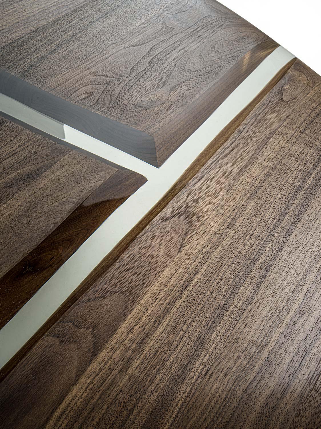 XXIe siècle et contemporain Table basse moyenne en noyer clivé en vente