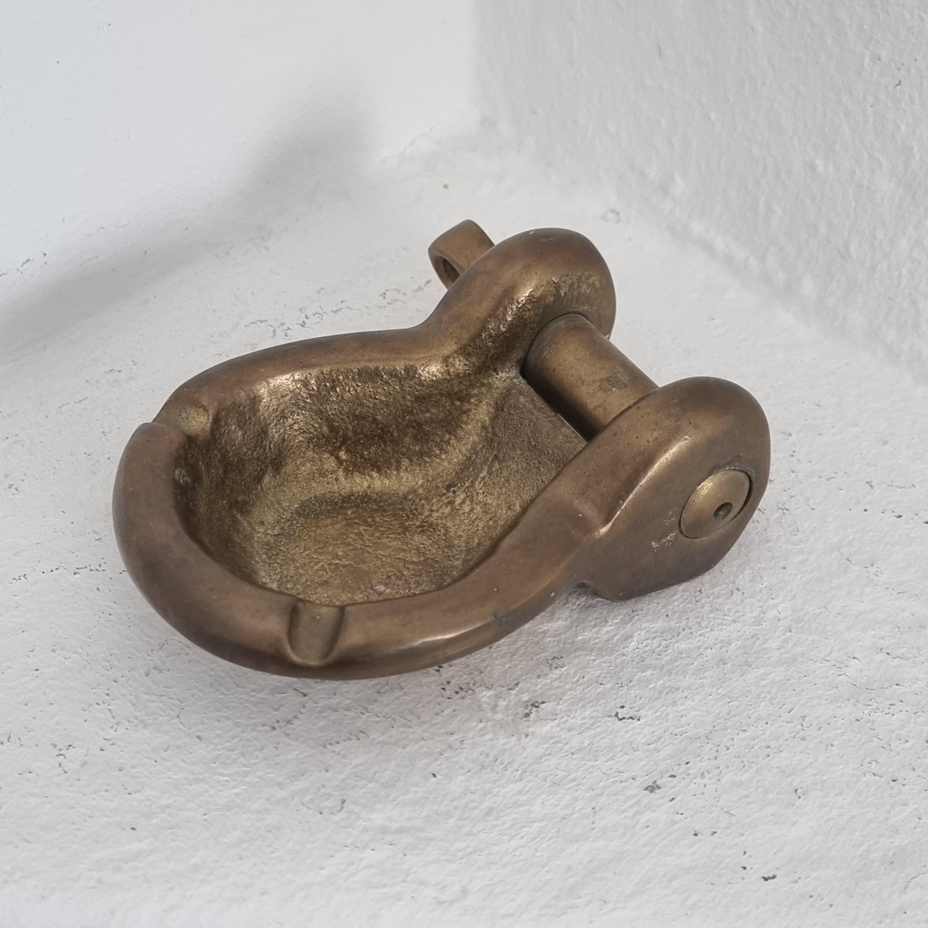 European Clevis Shackle Ashtray in Solid Brass, Nautical, 1950/60s For Sale