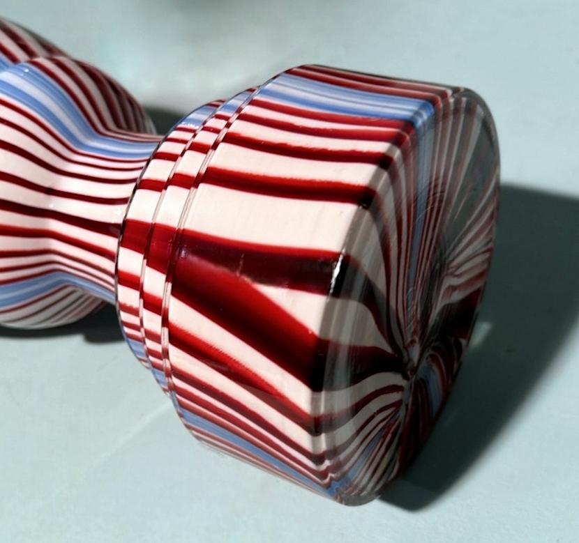 Paire de vases français en verre opalin de couleur Clichy Cristallerie 7