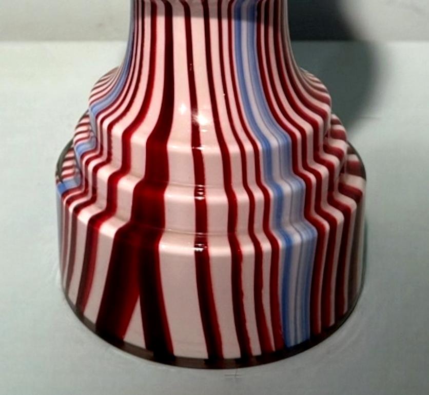 Paire de vases français en verre opalin de couleur Clichy Cristallerie 9
