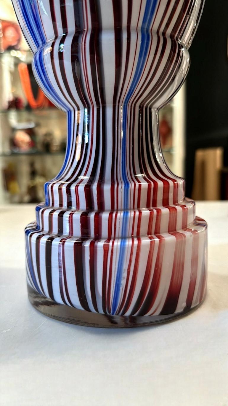 Paire de vases français en verre opalin de couleur Clichy Cristallerie 11