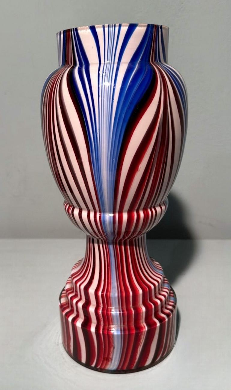XIXe siècle Paire de vases français en verre opalin de couleur Clichy Cristallerie
