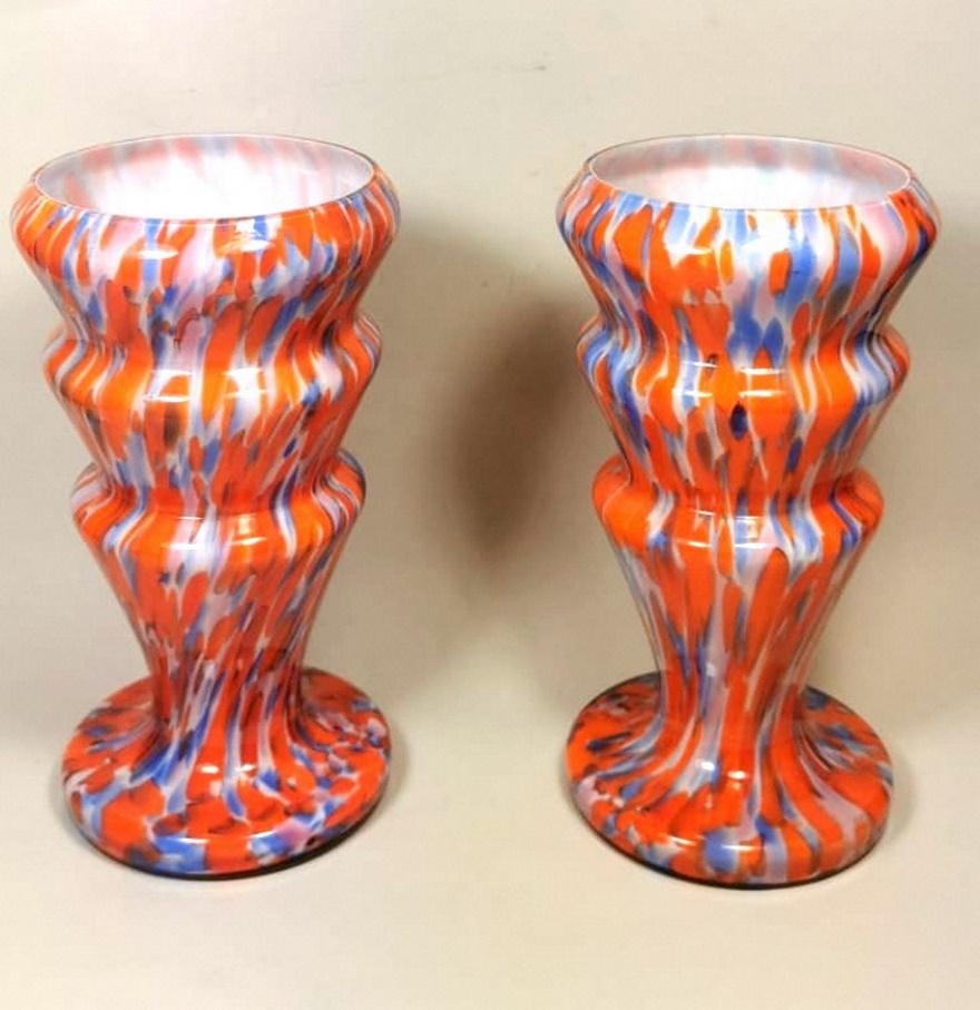 We kindly suggest you read the whole description, because with it we try to give you detailed technical and historical information to guarantee the authenticity of our objects.
Valuable pair of colored opaline glass vases with original and