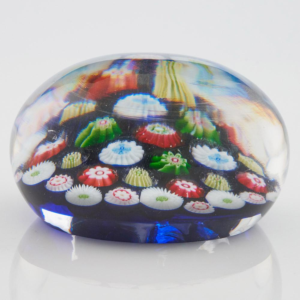 Britannico Fermacarte Clichy Concentrico Millefiori Fondo Blu c1850 in vendita