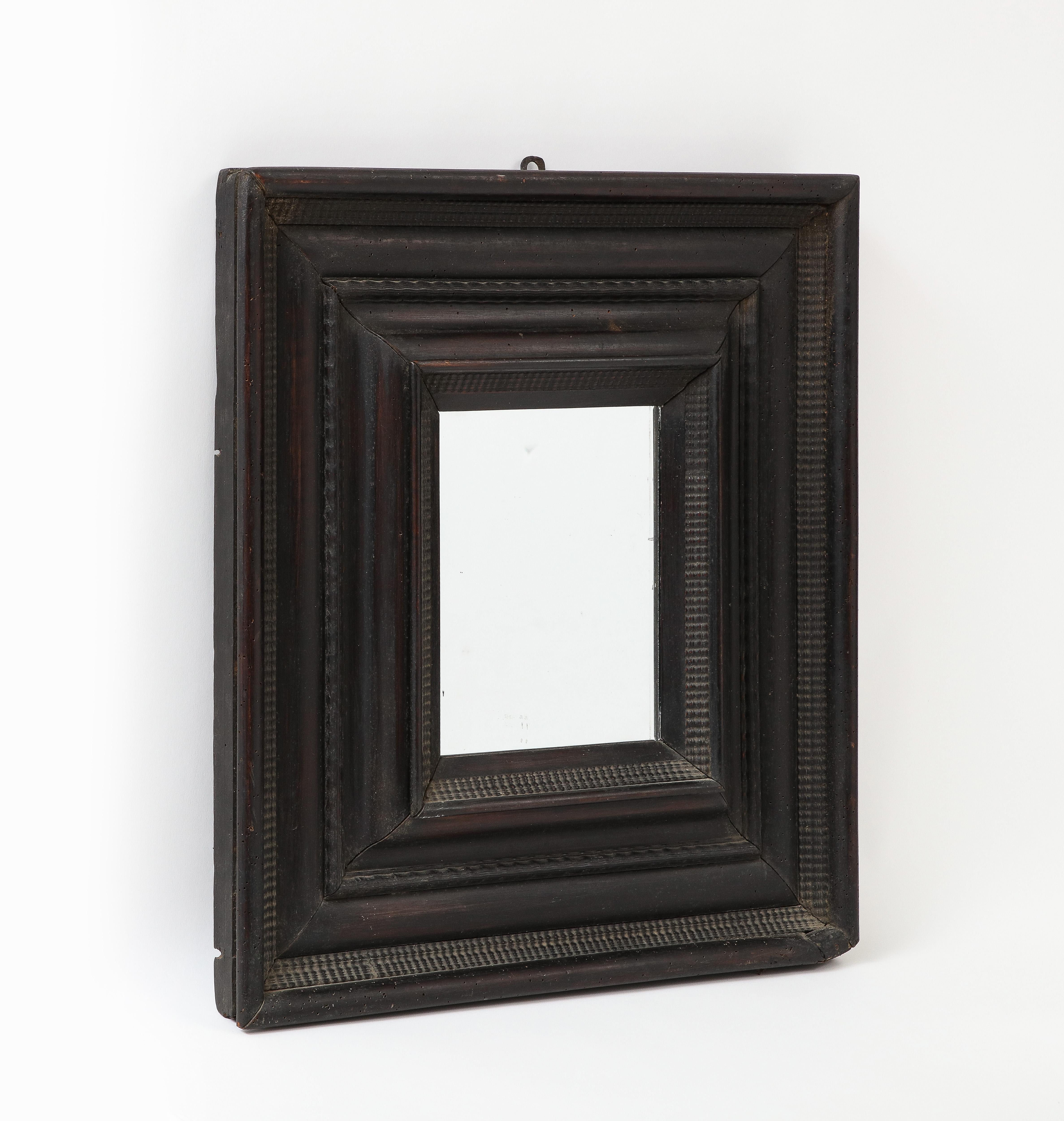 Schöner mittelgroßer Spiegel aus dem 17. Jahrhundert, Vintage-Glas