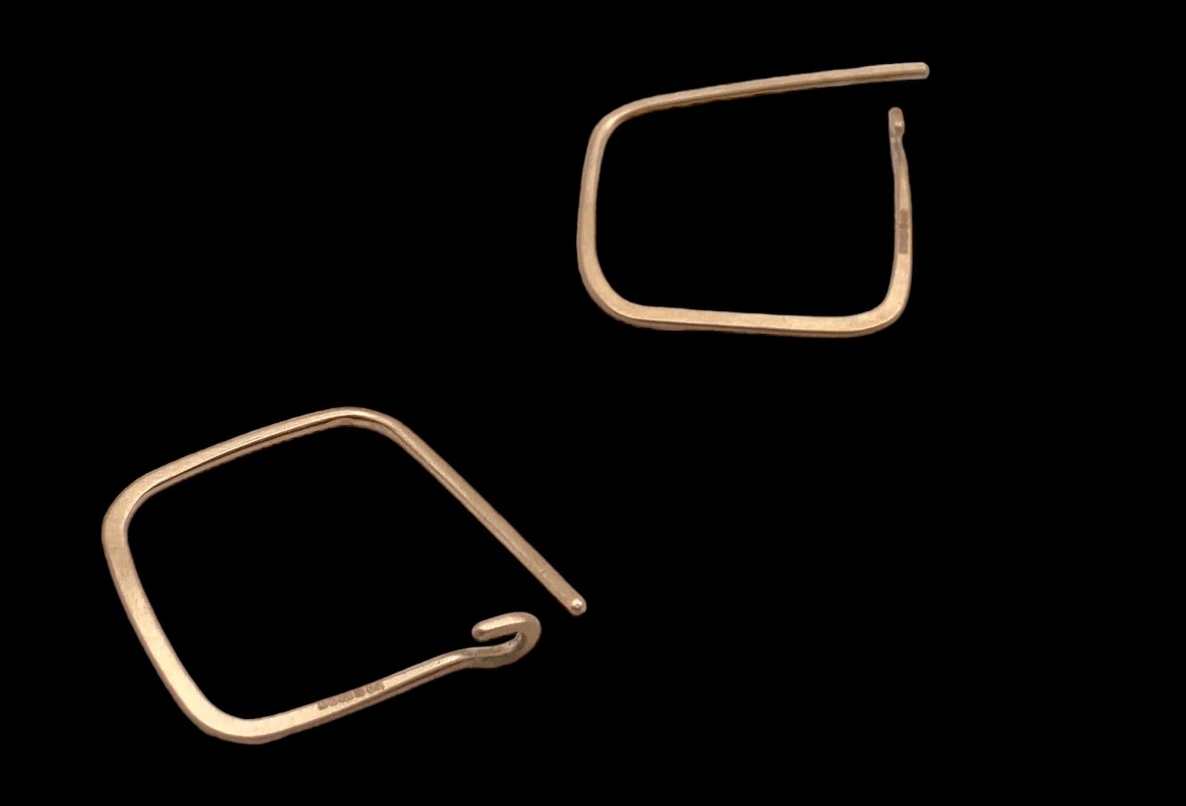 Contemporary Clicker Square Hoop Earrings in 9ct Gold For Sale