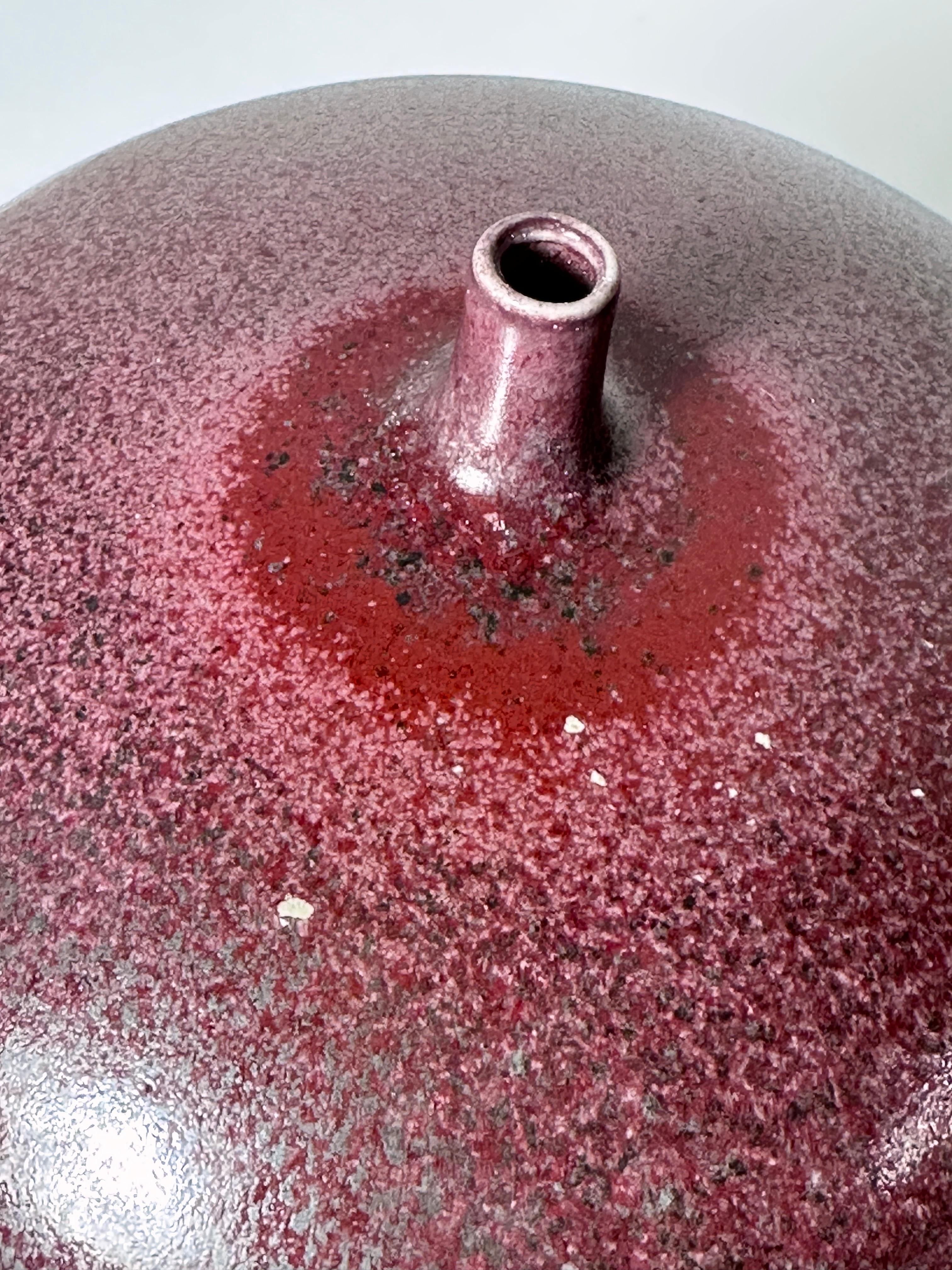 Vase goutte d'eau en porcelaine Cliff Lee, glaçure sang de bœuf 1994 en vente 4