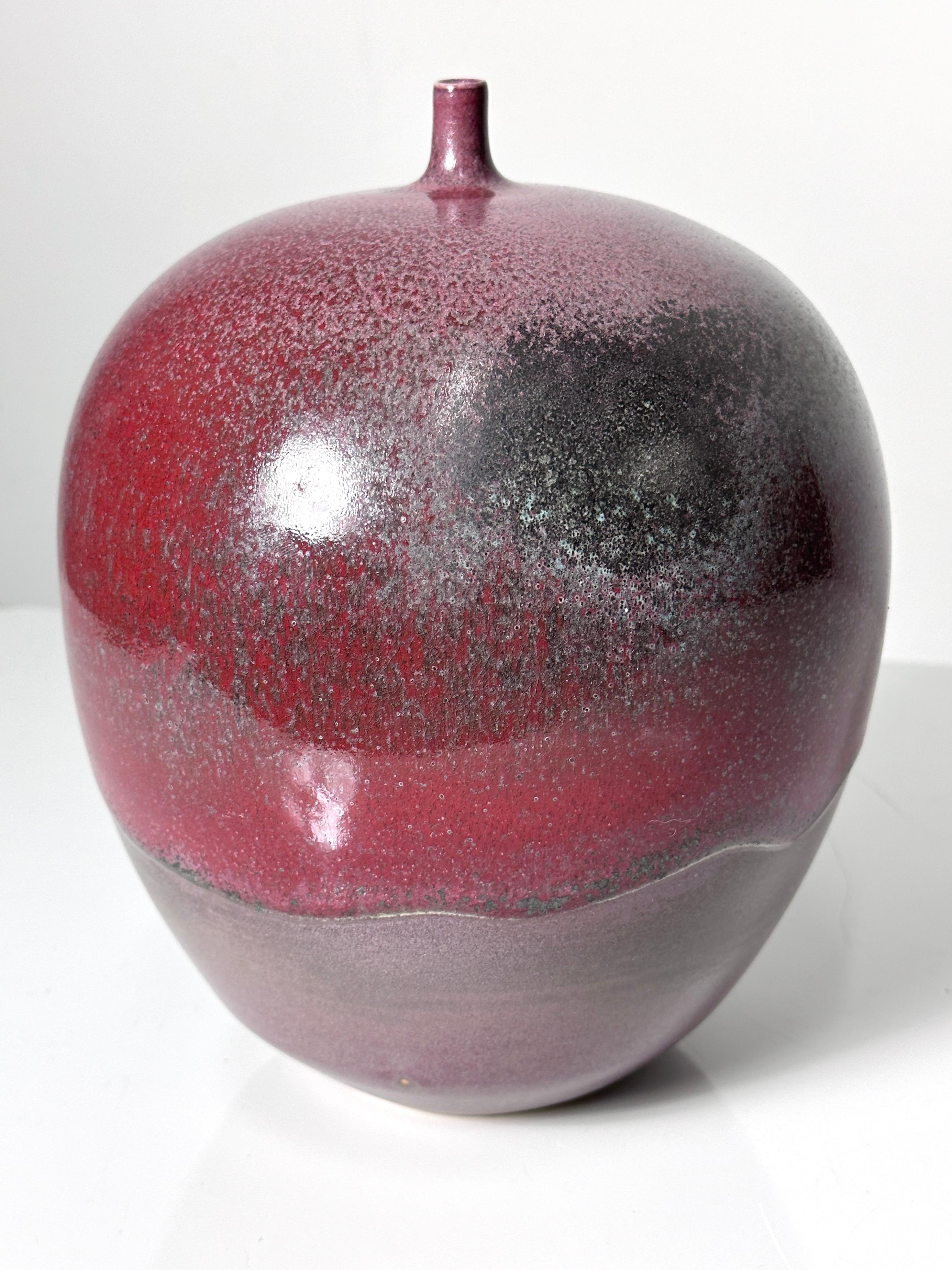 20ième siècle Vase goutte d'eau en porcelaine Cliff Lee, glaçure sang de bœuf 1994 en vente