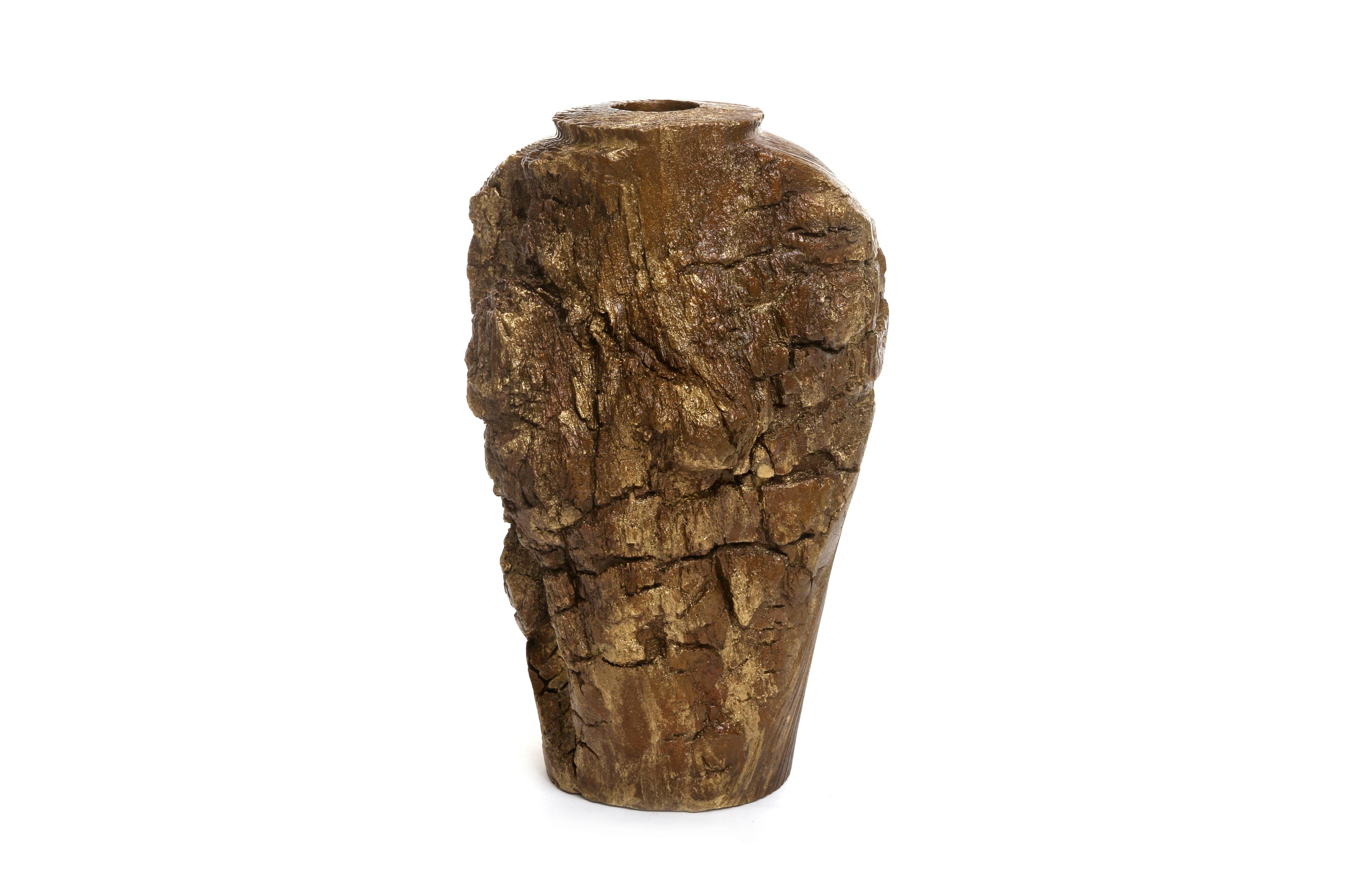 Elevate your home's aesthetic with our signature Cliff Vase, where artistry meets function in perfect harmony. Inspired by nature's sublime elegance, the Cliff Vase brings organic sophistication to any interior space. This meticulously crafted