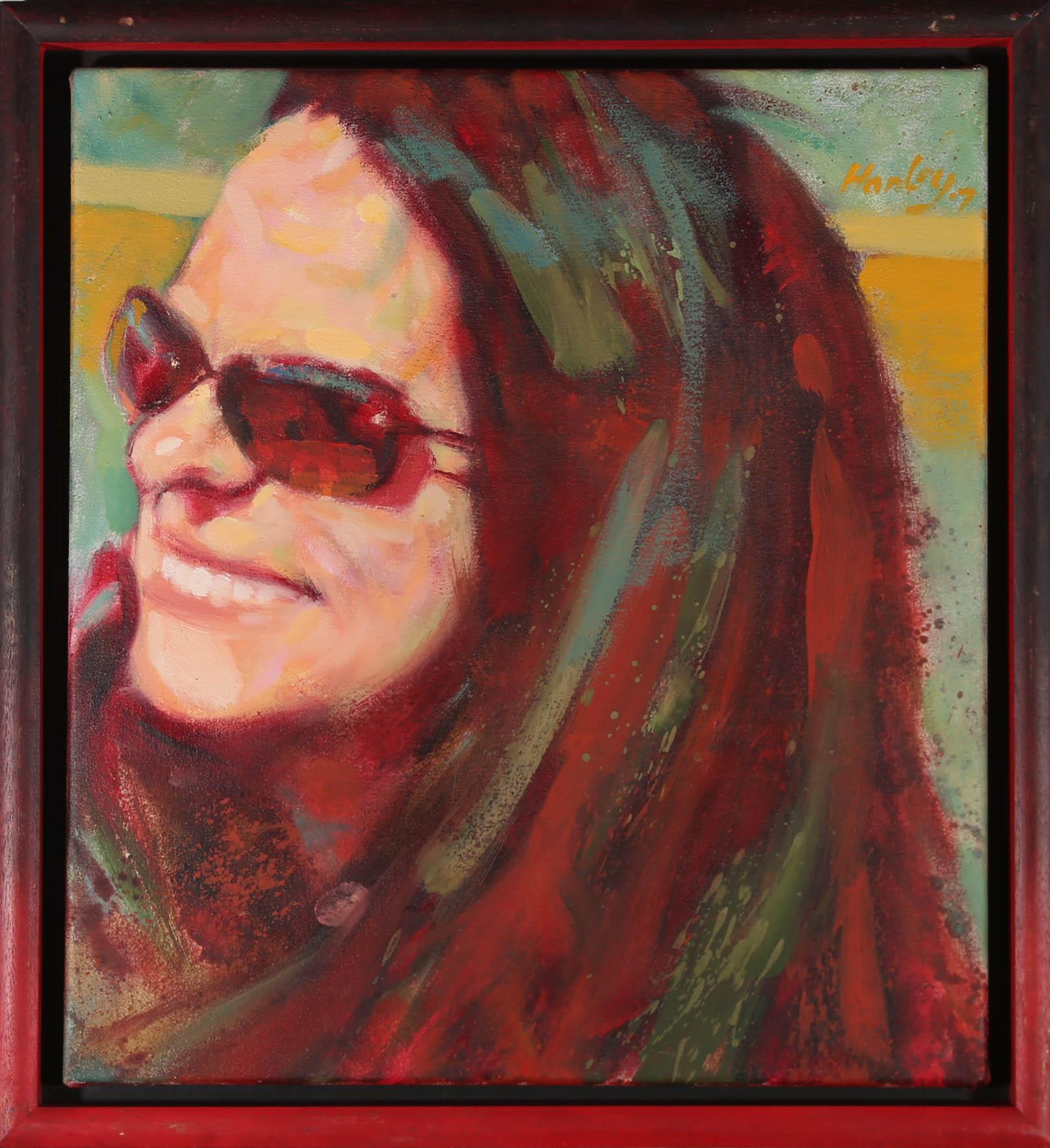 Un ritratto di grande impatto che ritrae un primo piano di una donna con foulard e occhiali da sole. Catturati con colori vivaci e dinamici. Firmato e datato in alto a destra. Titolato al verso. Presentato in una cornice di legno dipinta a ombré. Su