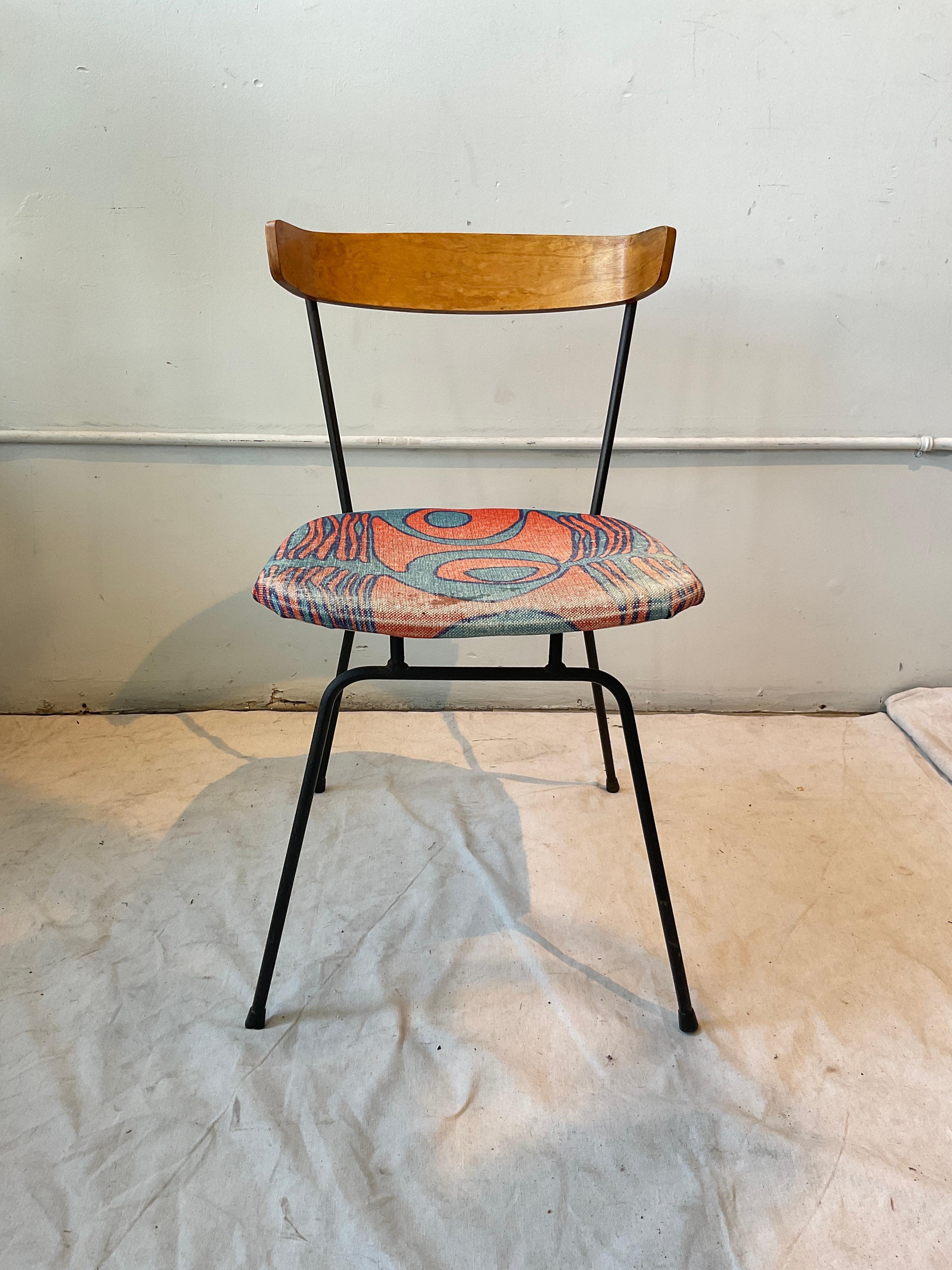 Sedia laterale Clifford Pascoe del 1960. Esigenze  rivestire.