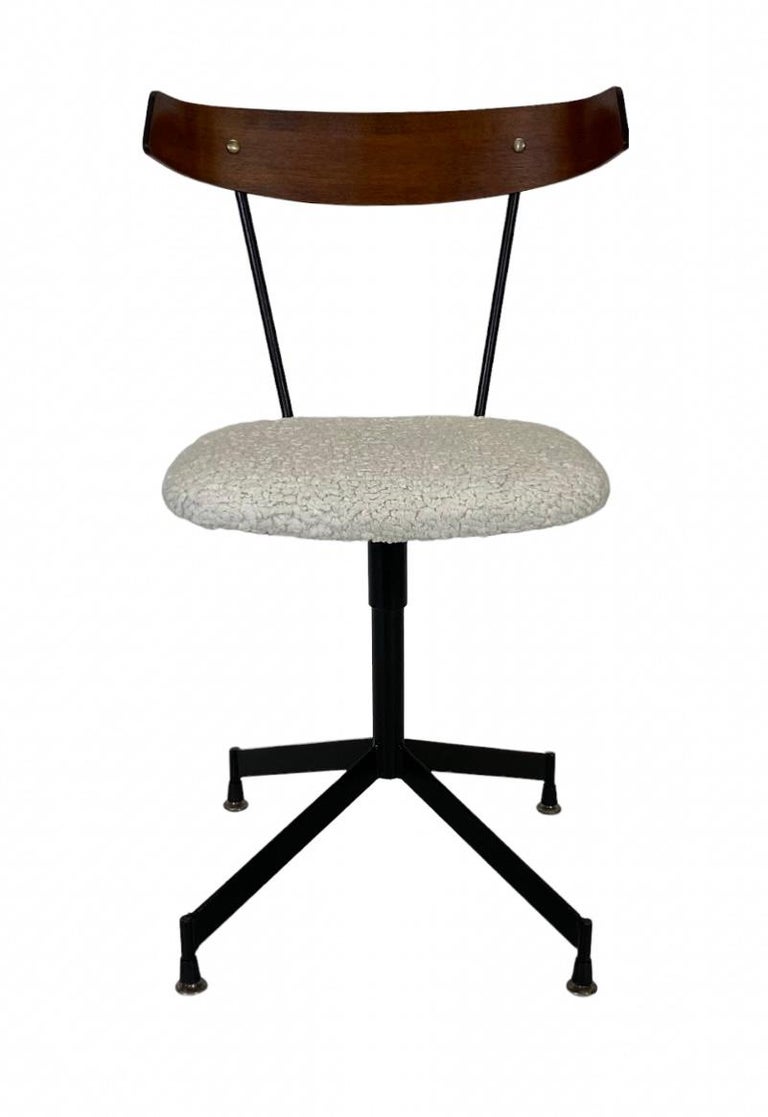 Mid-Century Modern Clifford Pascoe Desk or Office Chair on Swivel Base For Sale