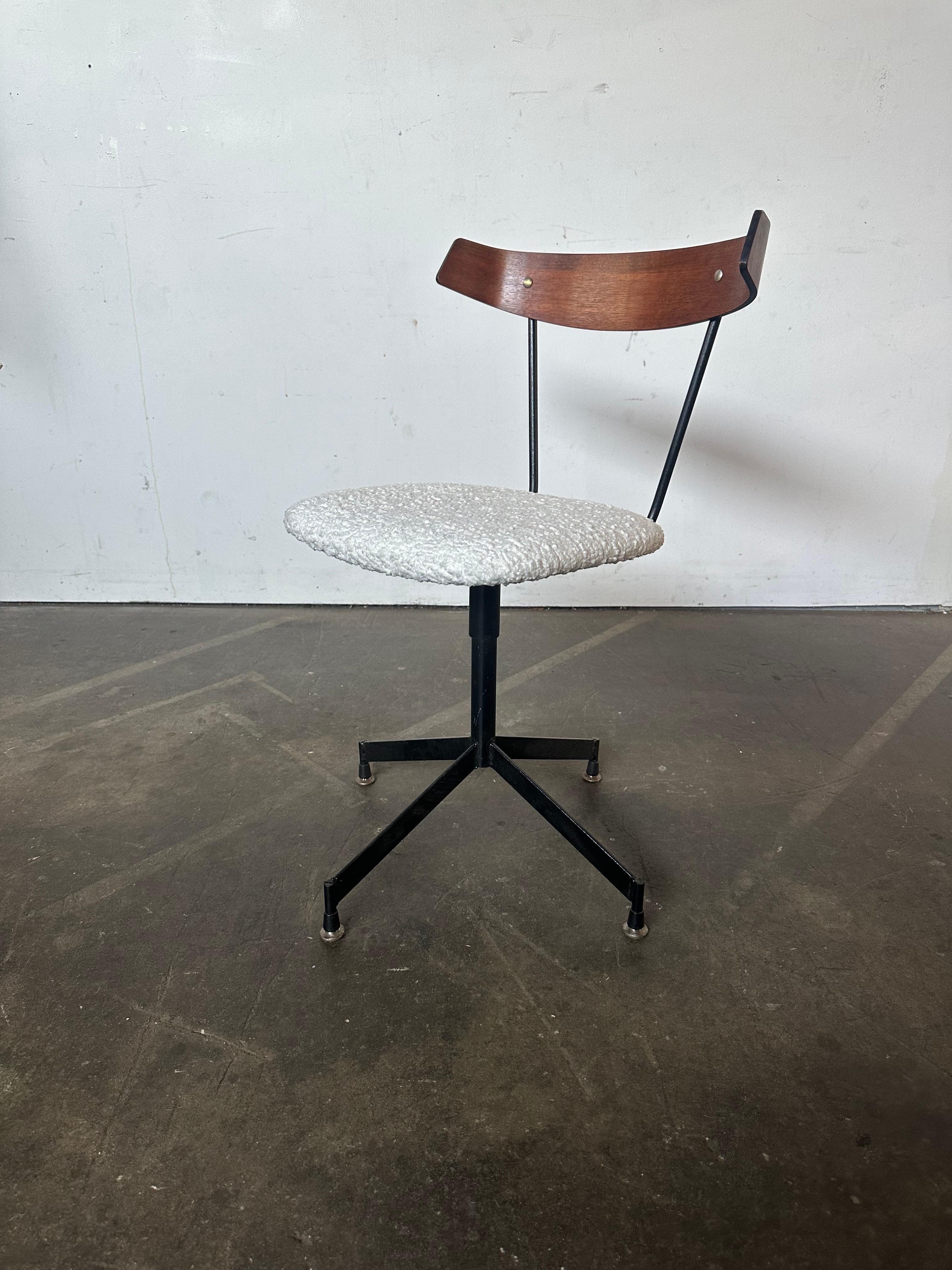Mid-Century Modern Clifford Pascoe Desk or Office Chair on Swivel Base