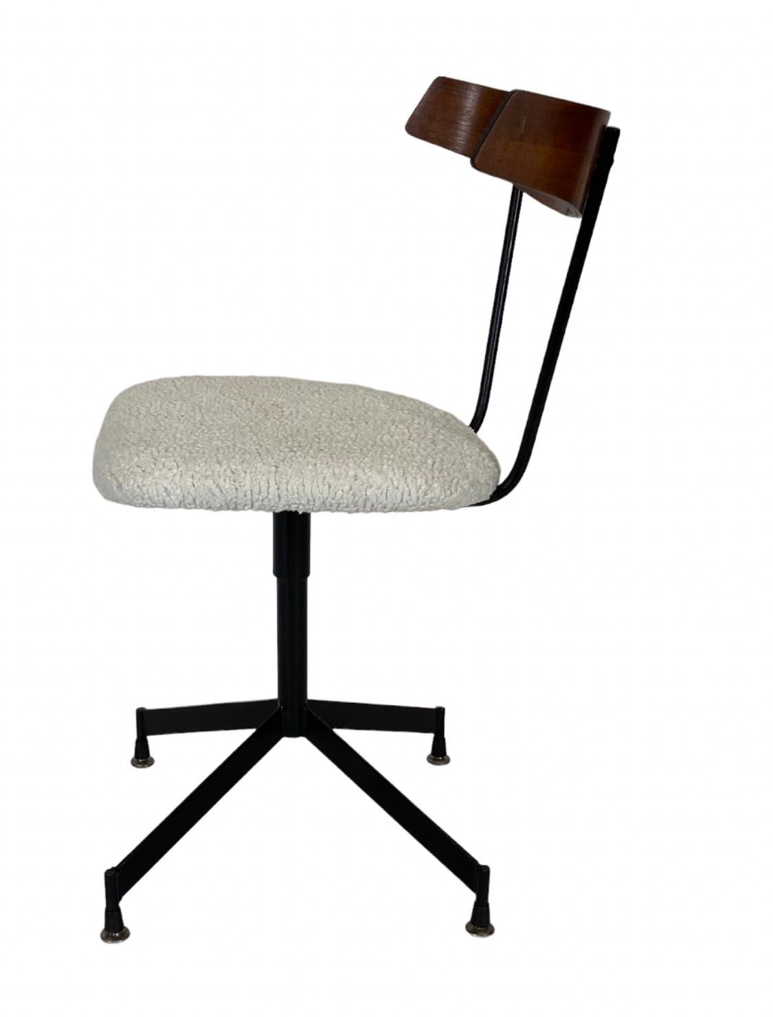 20th Century Clifford Pascoe Desk or Office Chair on Swivel Base For Sale