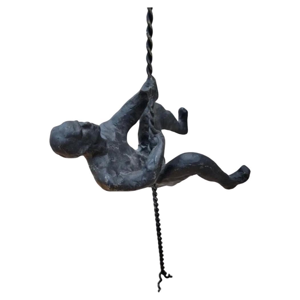 Kletternder Mann Wanddekoration im Angebot