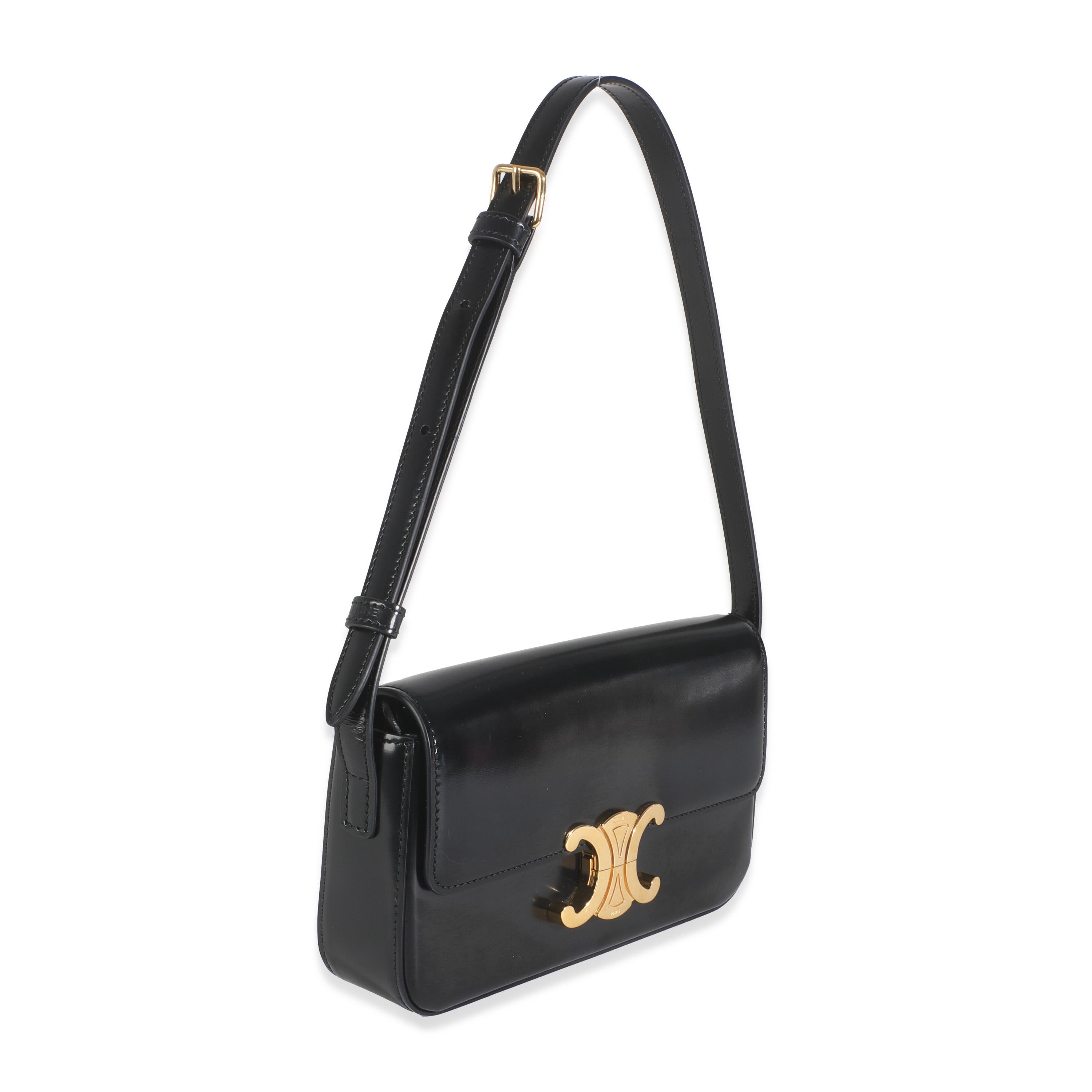 Titolo dell'inserzione: Borsa a tracolla Triomphe in pelle di vitello lucida nera
SKU: 145478
MSRP: 3200.00 USD
Condizioni: Usato 
Condizioni della borsa: Buono
Commenti sulle condizioni: L'articolo è in buone condizioni con evidenti segni di usura.