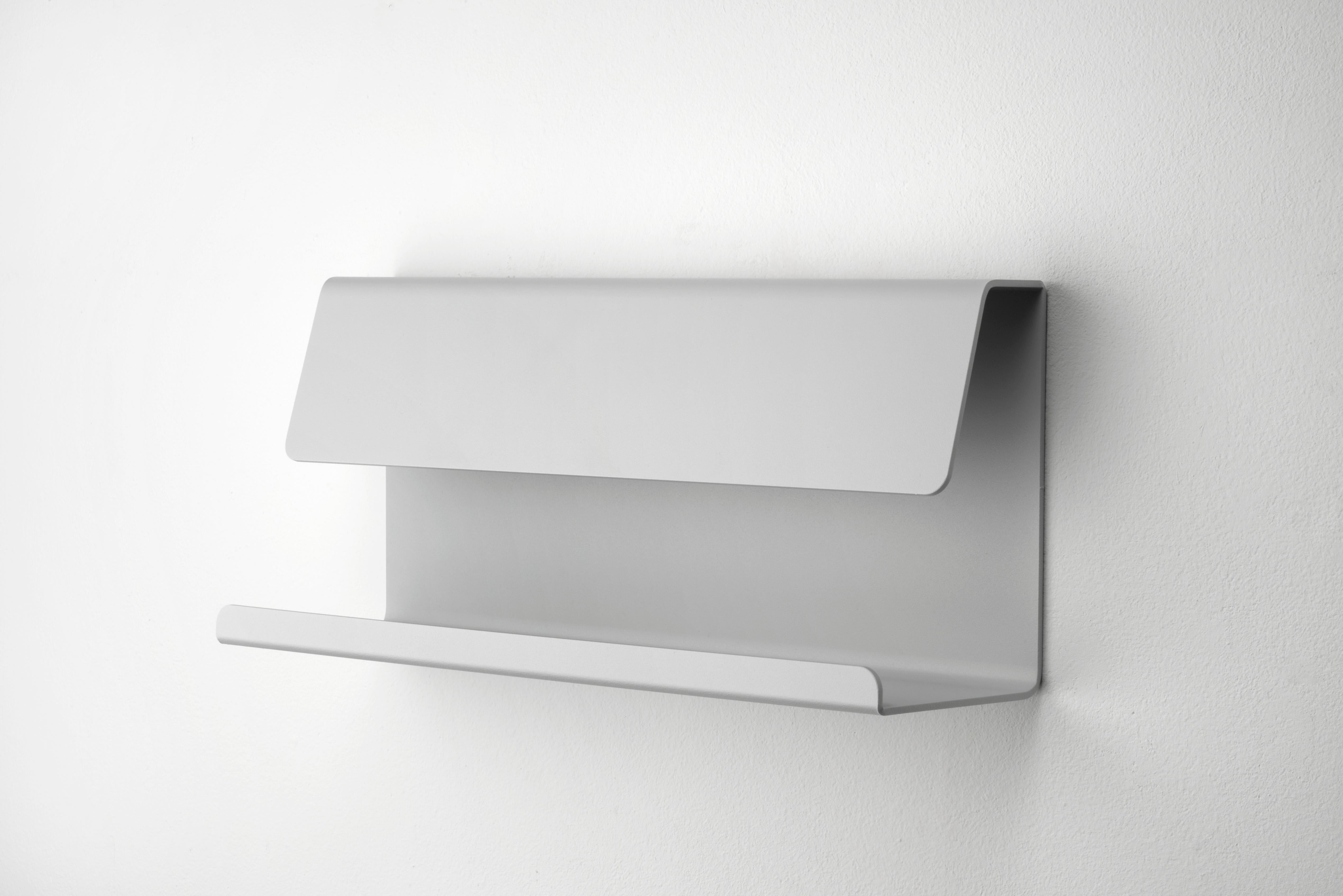 Cling-Regal, gebogenes Metall, grau lackiert, minimalistisches modernes Design (Minimalistisch) im Angebot
