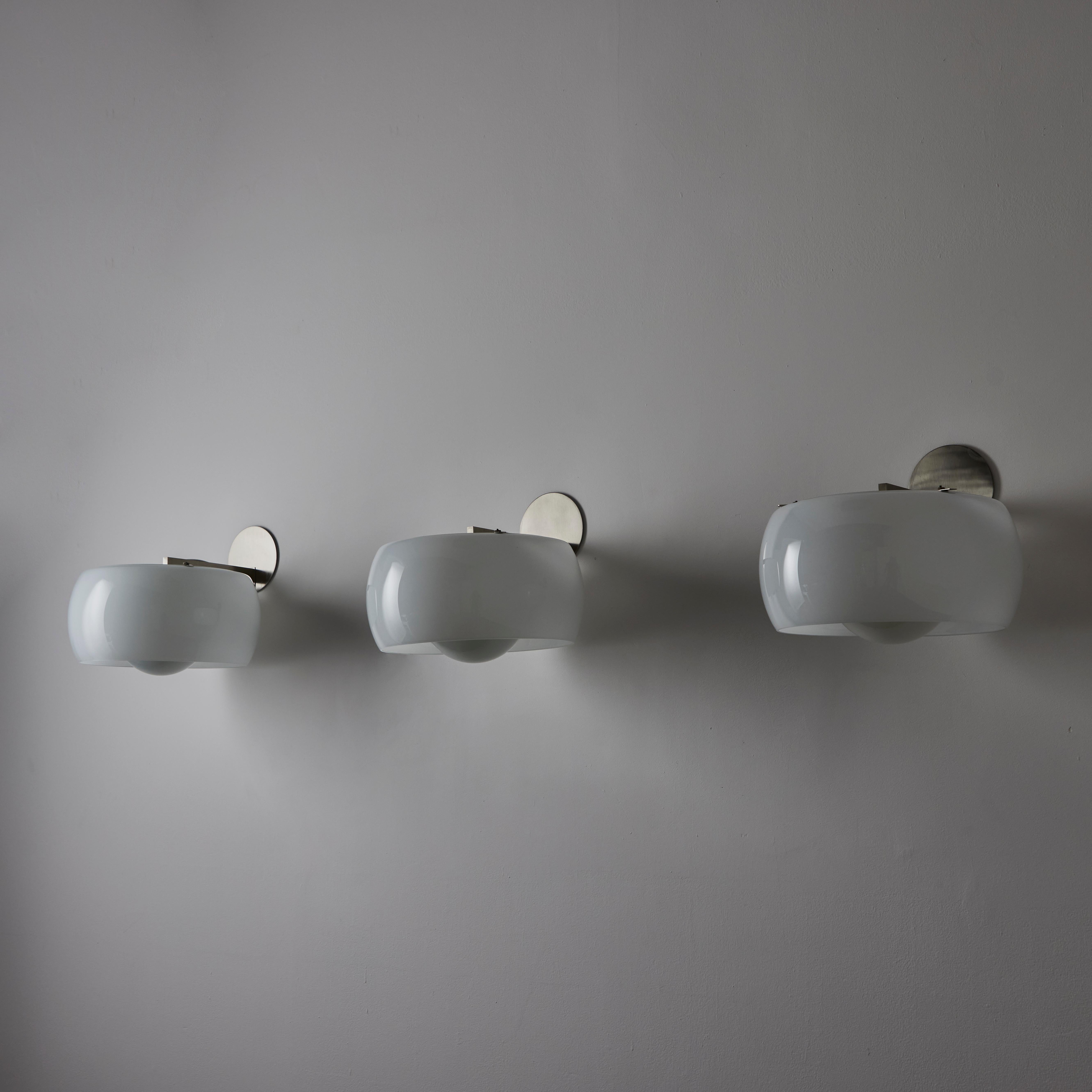 Mid-Century Modern 'Clinio' Wall Lights by Vico Magistretti for Artemide For Sale