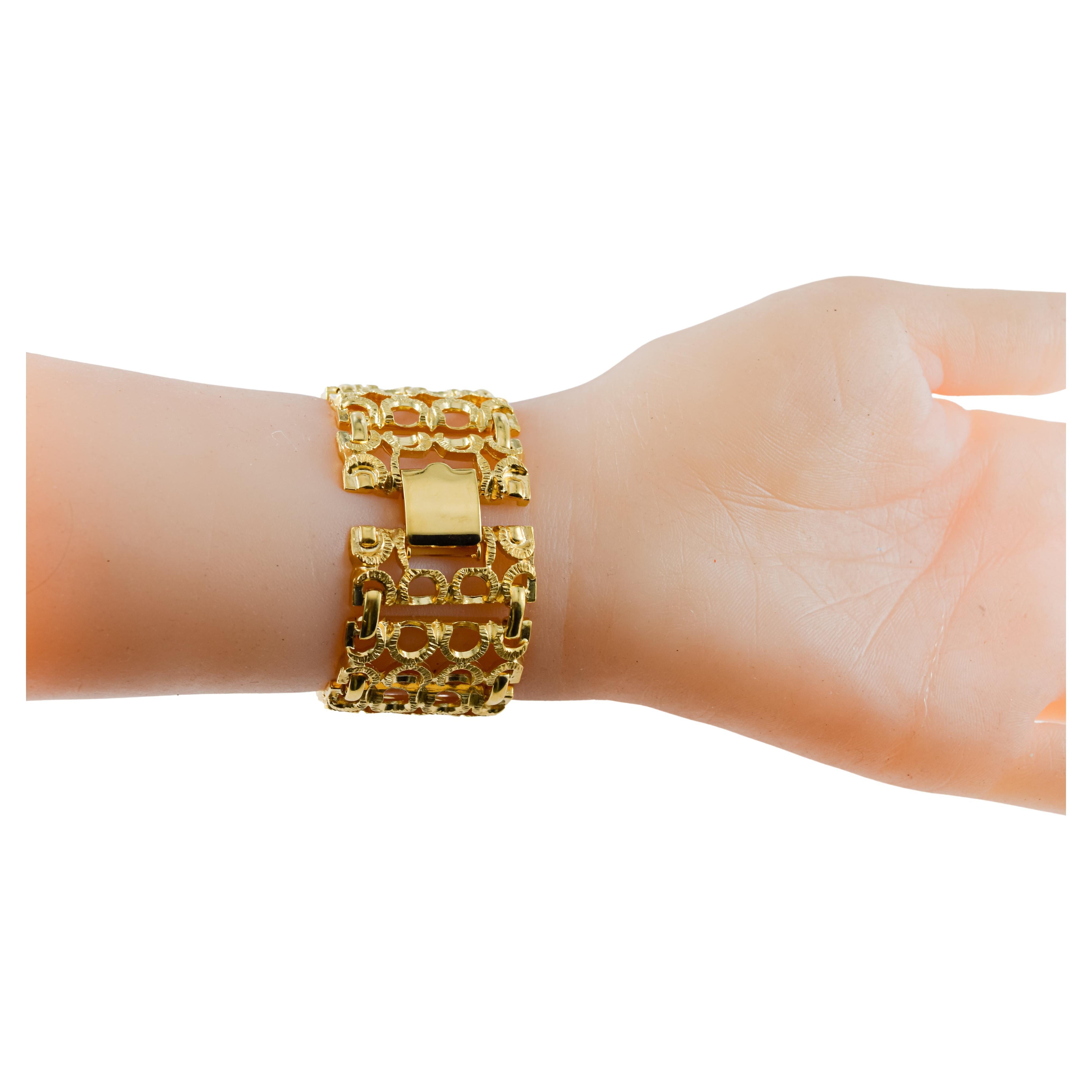 Clinton Ladies Unique Gold Plated Fashion Watch with Original Multi Faceted Lens For Sale 13