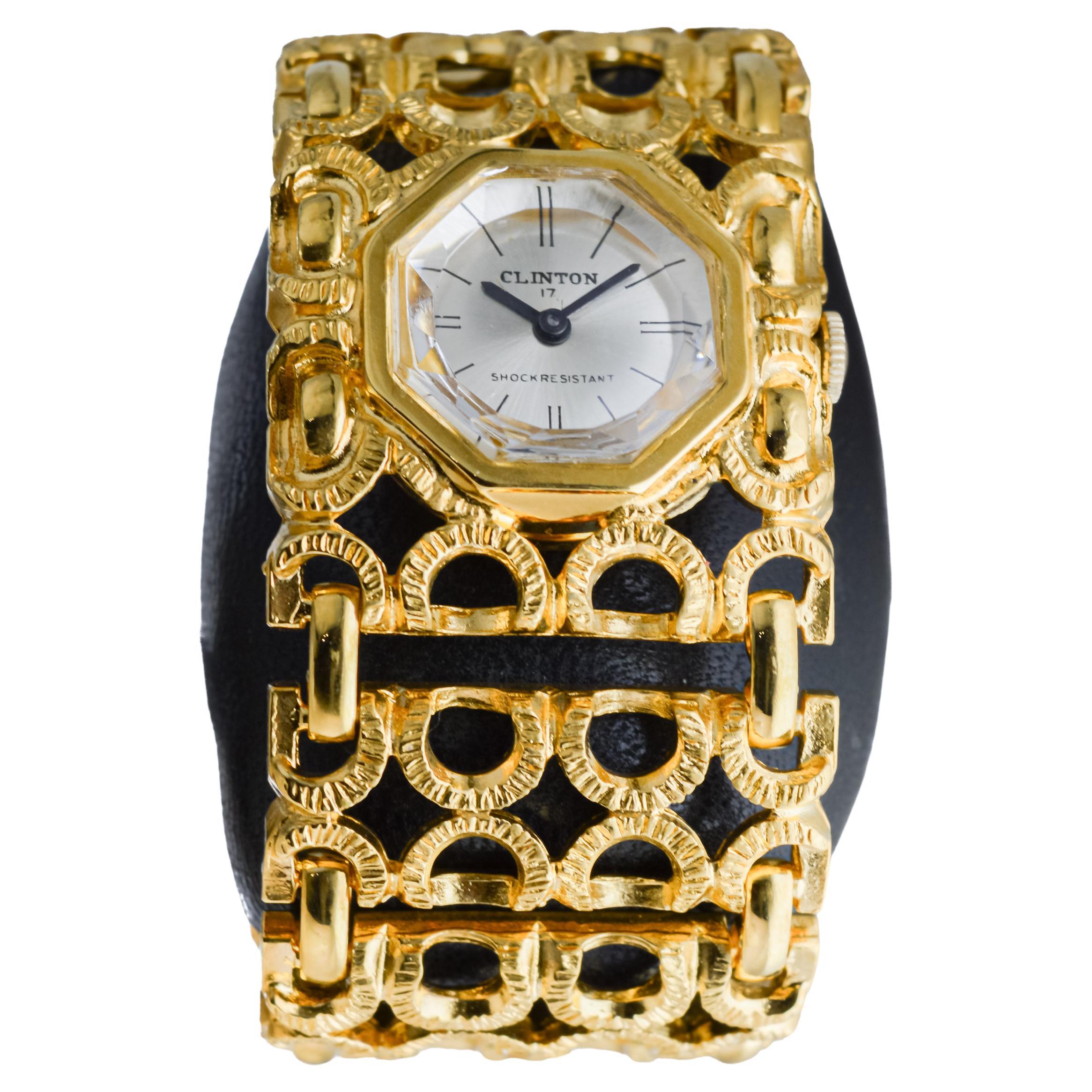 Clinton Ladies Unique Gold Plated Fashion Watch with Original Multi Faceted Lens In Excellent Condition For Sale In Long Beach, CA
