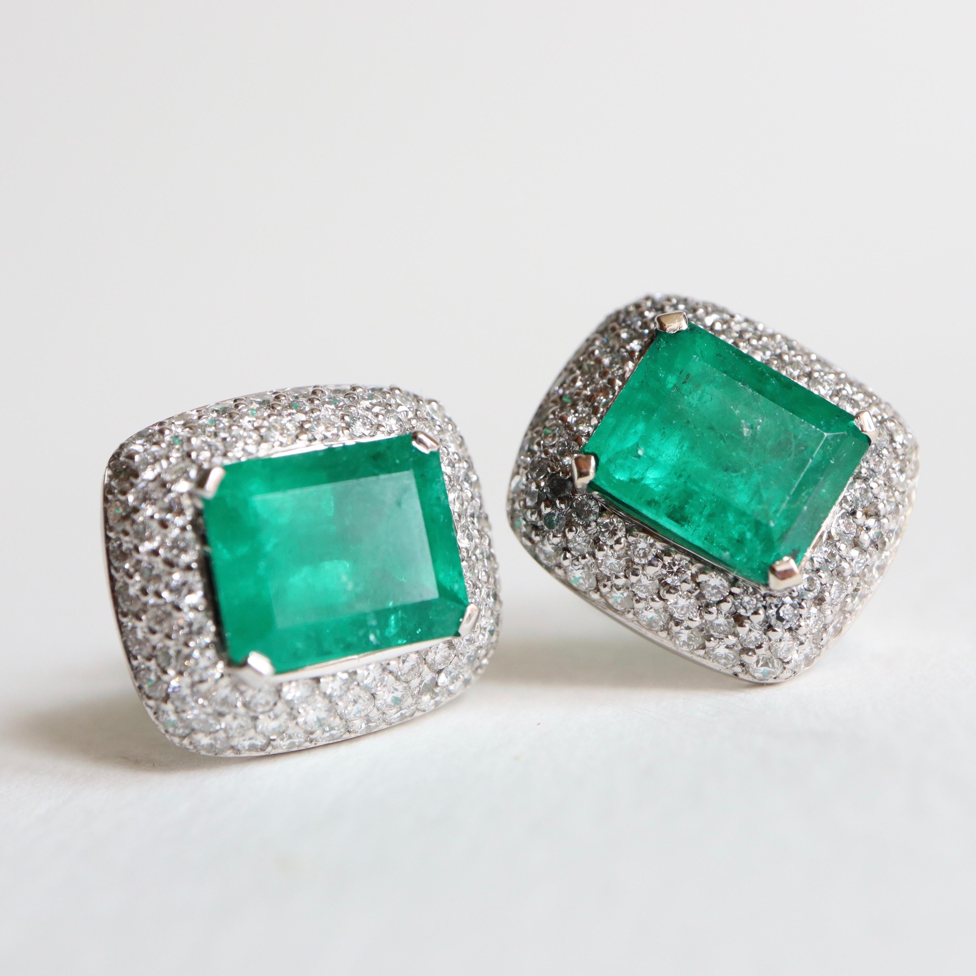 Boucles d'oreilles clips Emeraudes 10.02 Carat et Diamants 3 Carat en or blanc 18 carats en vente 4