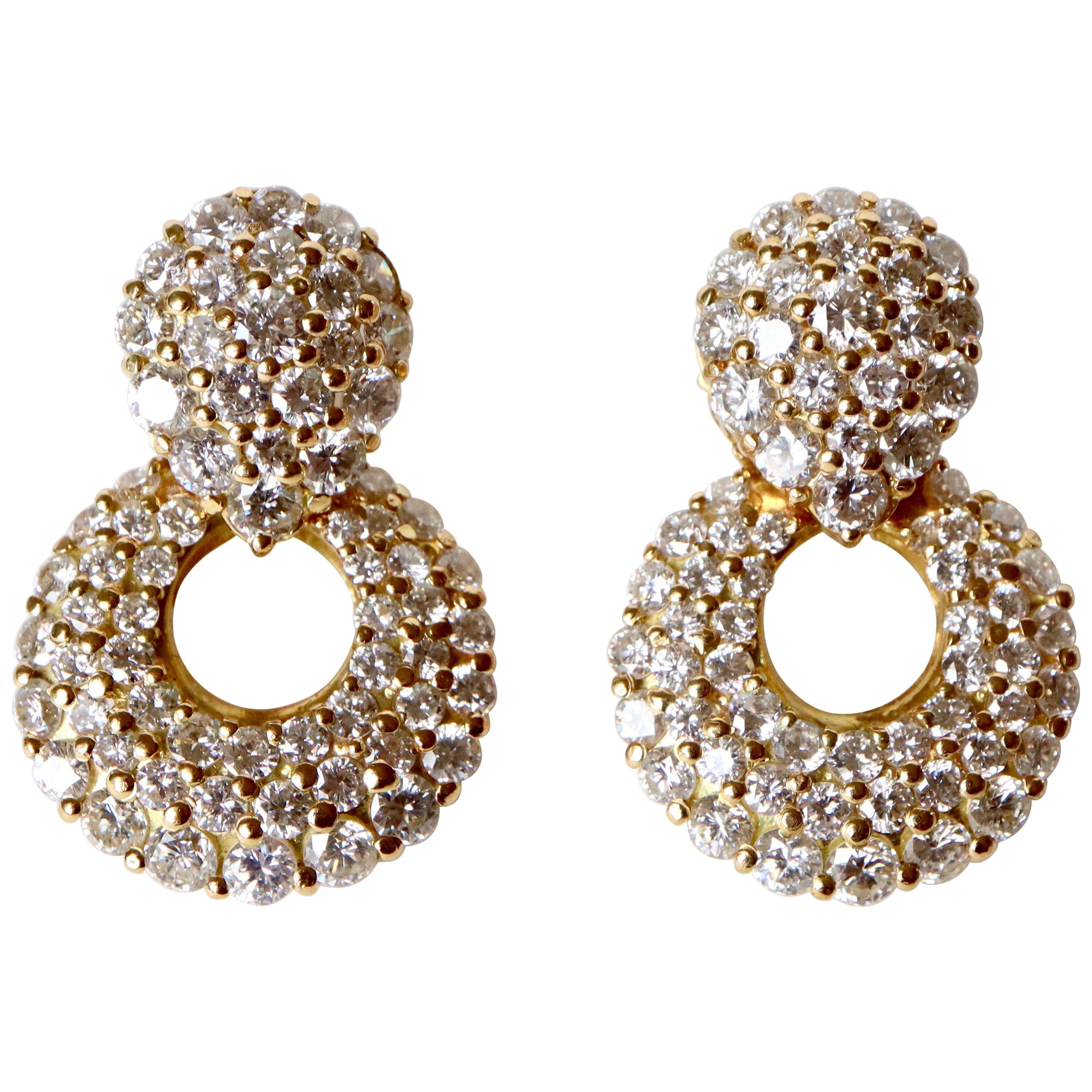 Clips d'oreilles en or jaune 18 carats et diamants sertis de 6 carats de diamants en vente