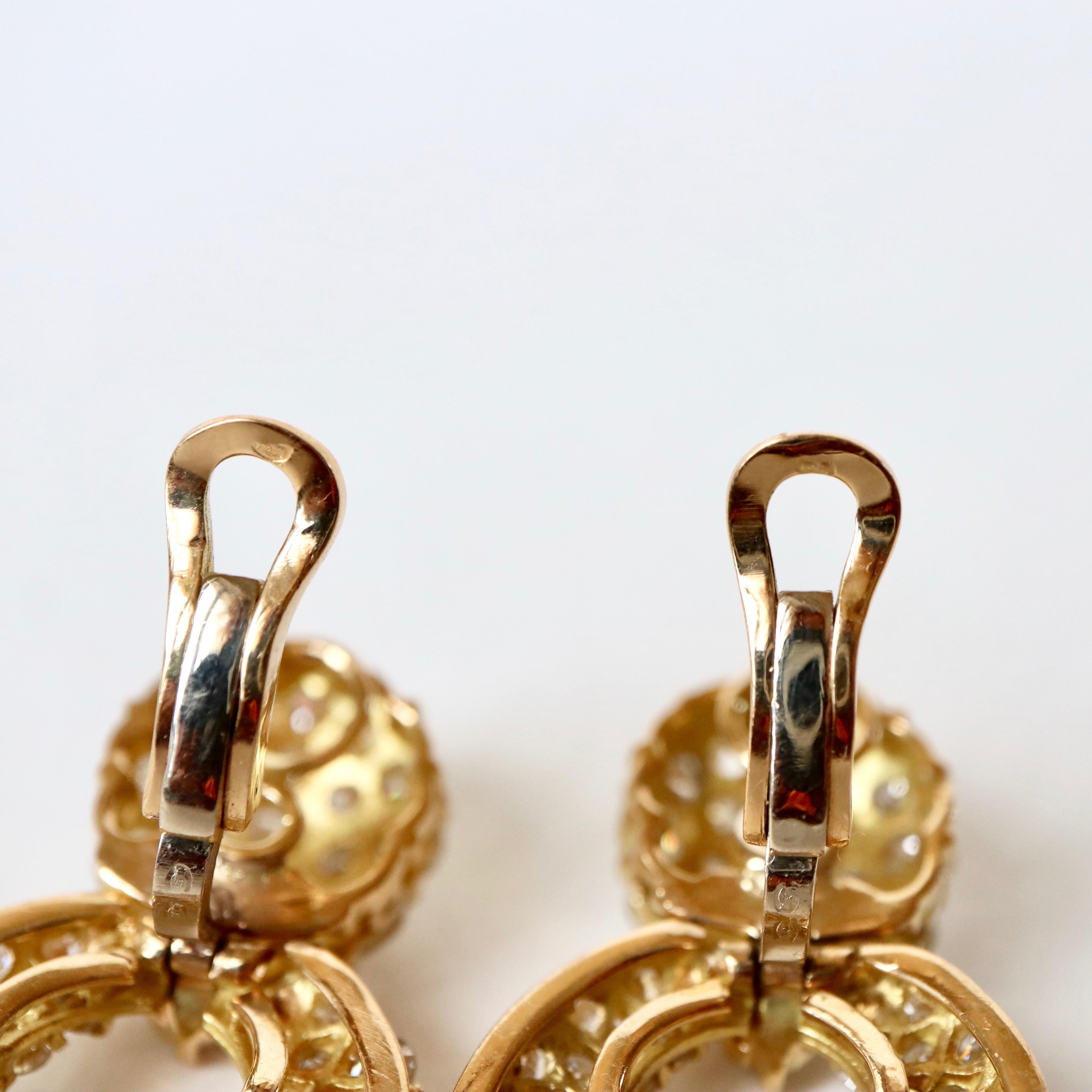 Clip-Ohrringe aus 18 Karat Gelbgold und Diamanten mit 6 Karat Diamanten (Brillantschliff) im Angebot