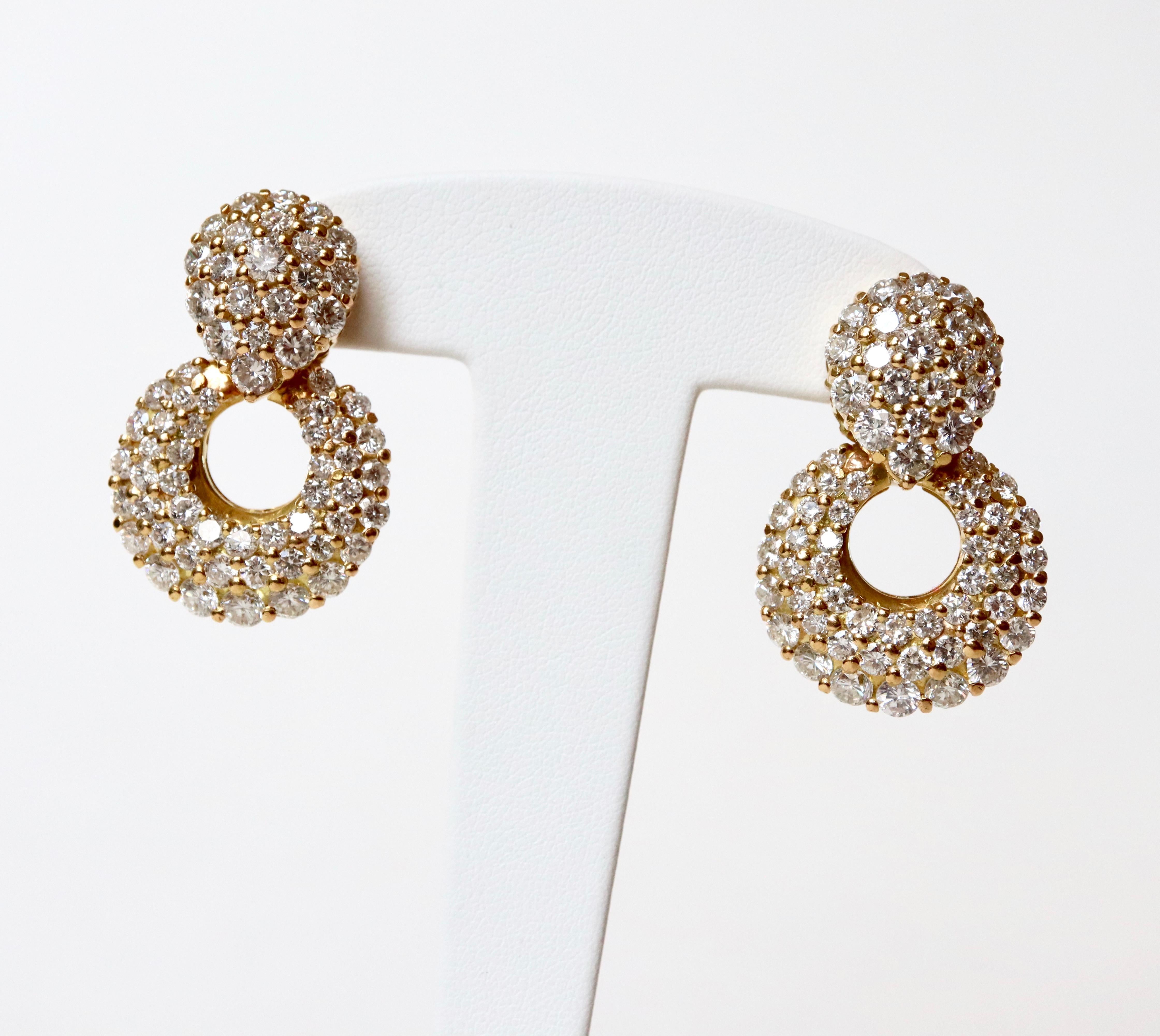 Clip Earrings in 18 Karat Yellow Gold and Diamonds Setting 6 Carat of Diamonds For Sale 1