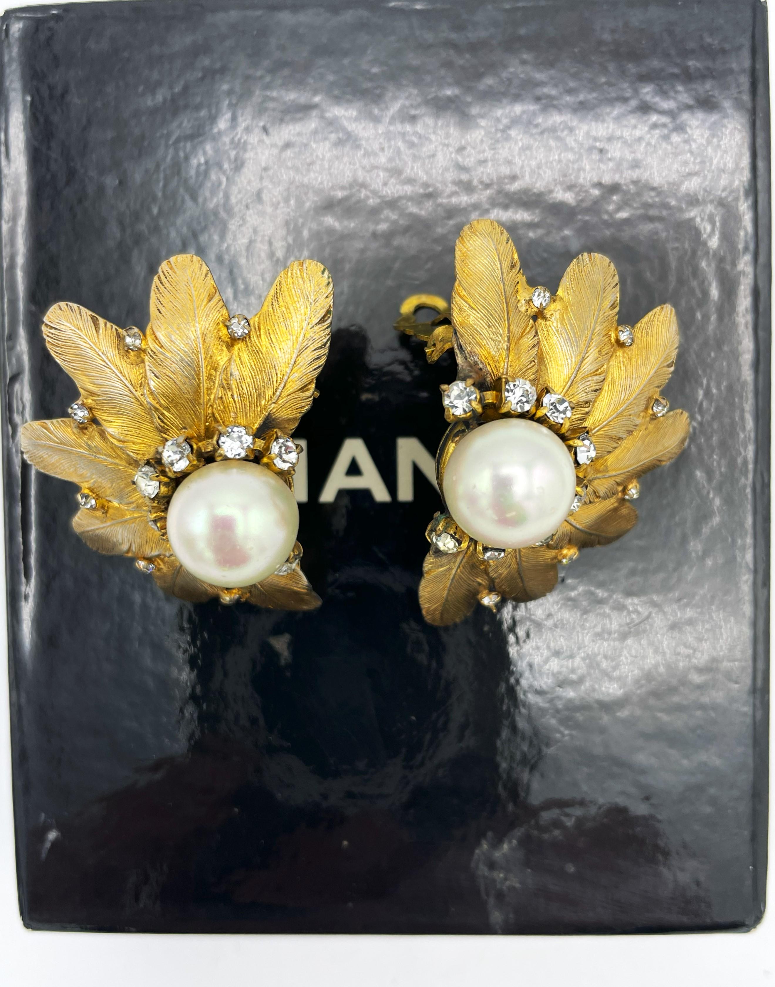 CLIP-ON EARRING by COCO CHANEL, Museums piece, 3 stars 1950/1960  For Sale 6