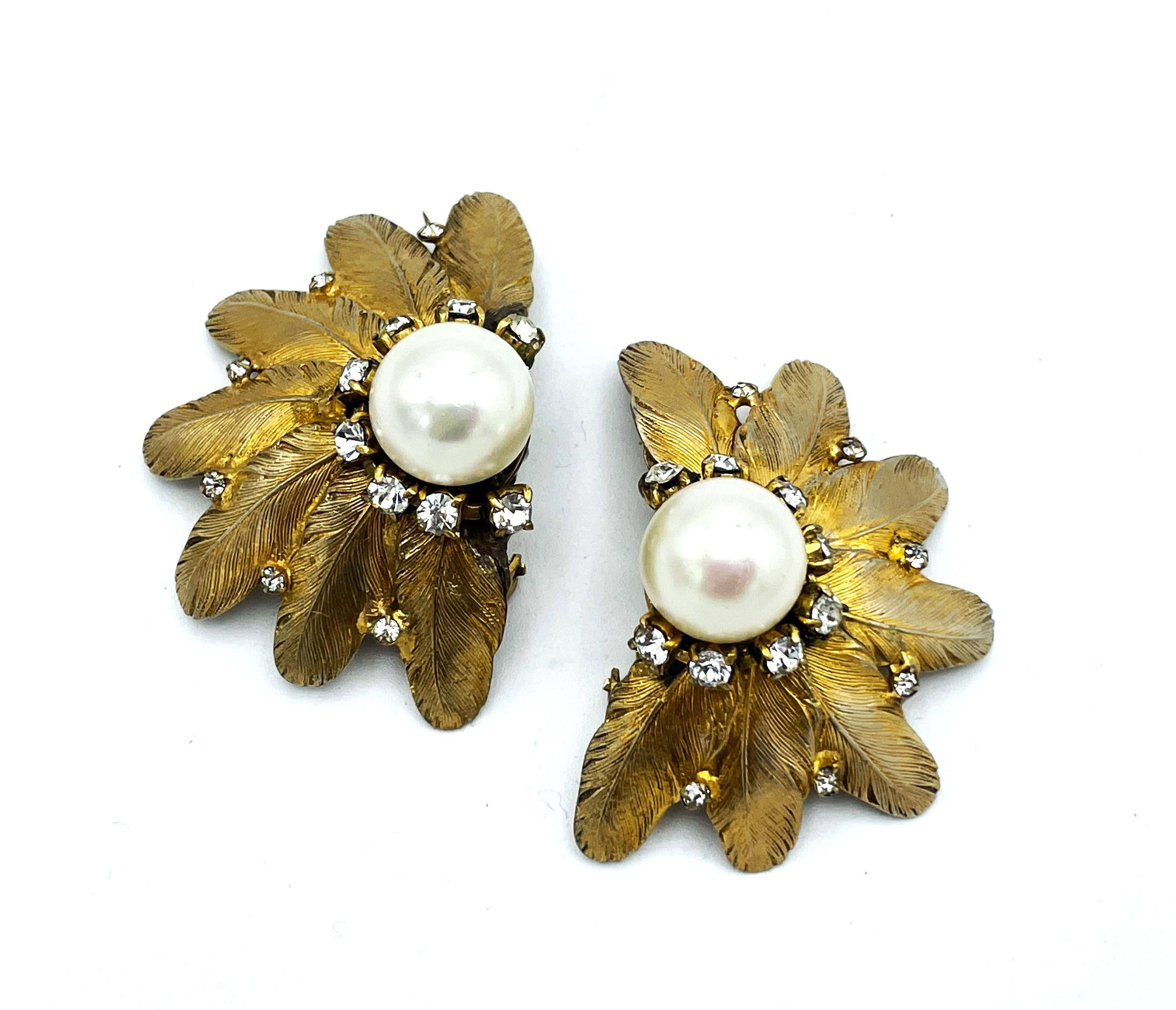 Women's CLIP-ON EARRING by COCO CHANEL, Museums piece, 3 stars 1950/1960  For Sale