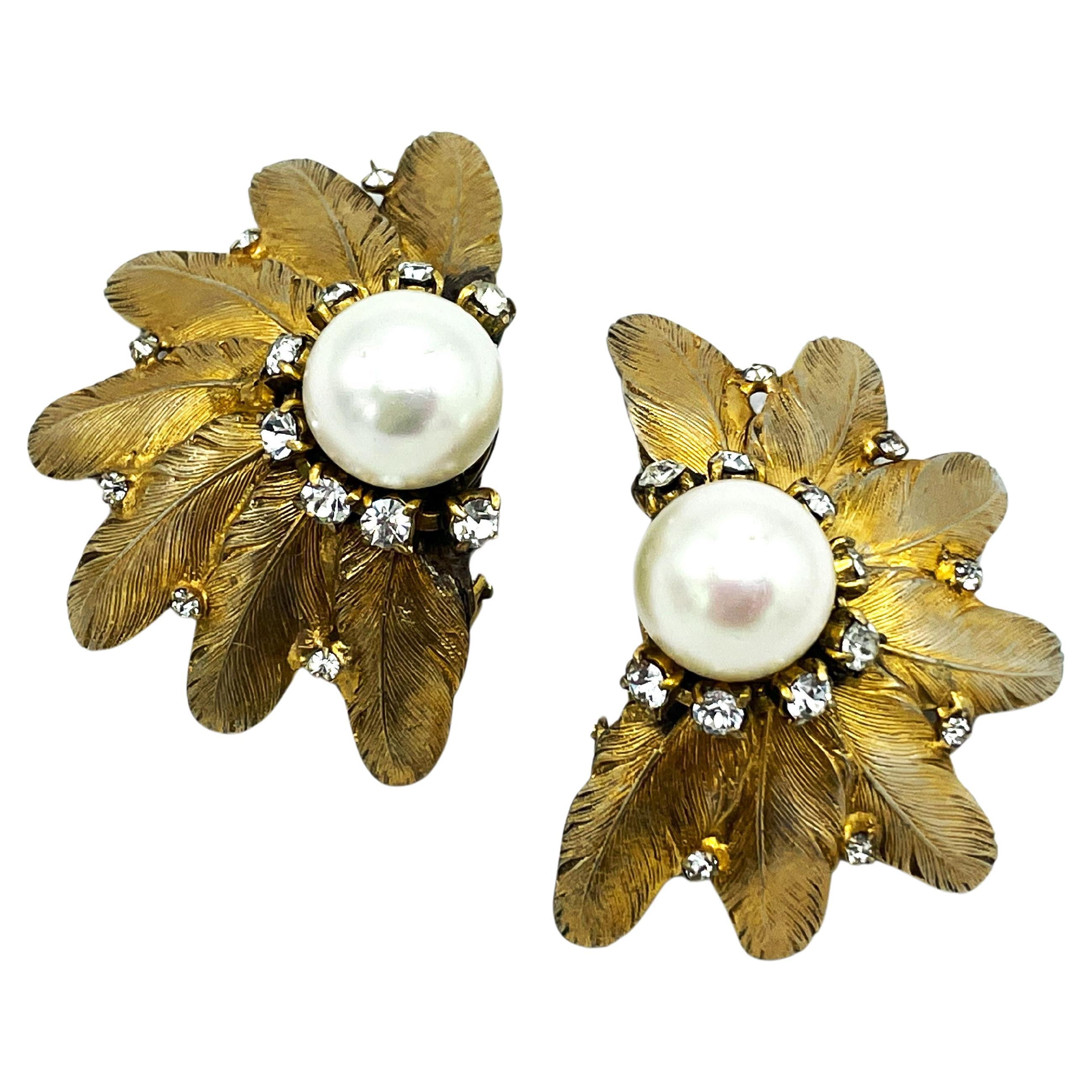 CLIP-ON EARRING by COCO CHANEL, Museums piece, 3 stars 1950/1960  For Sale
