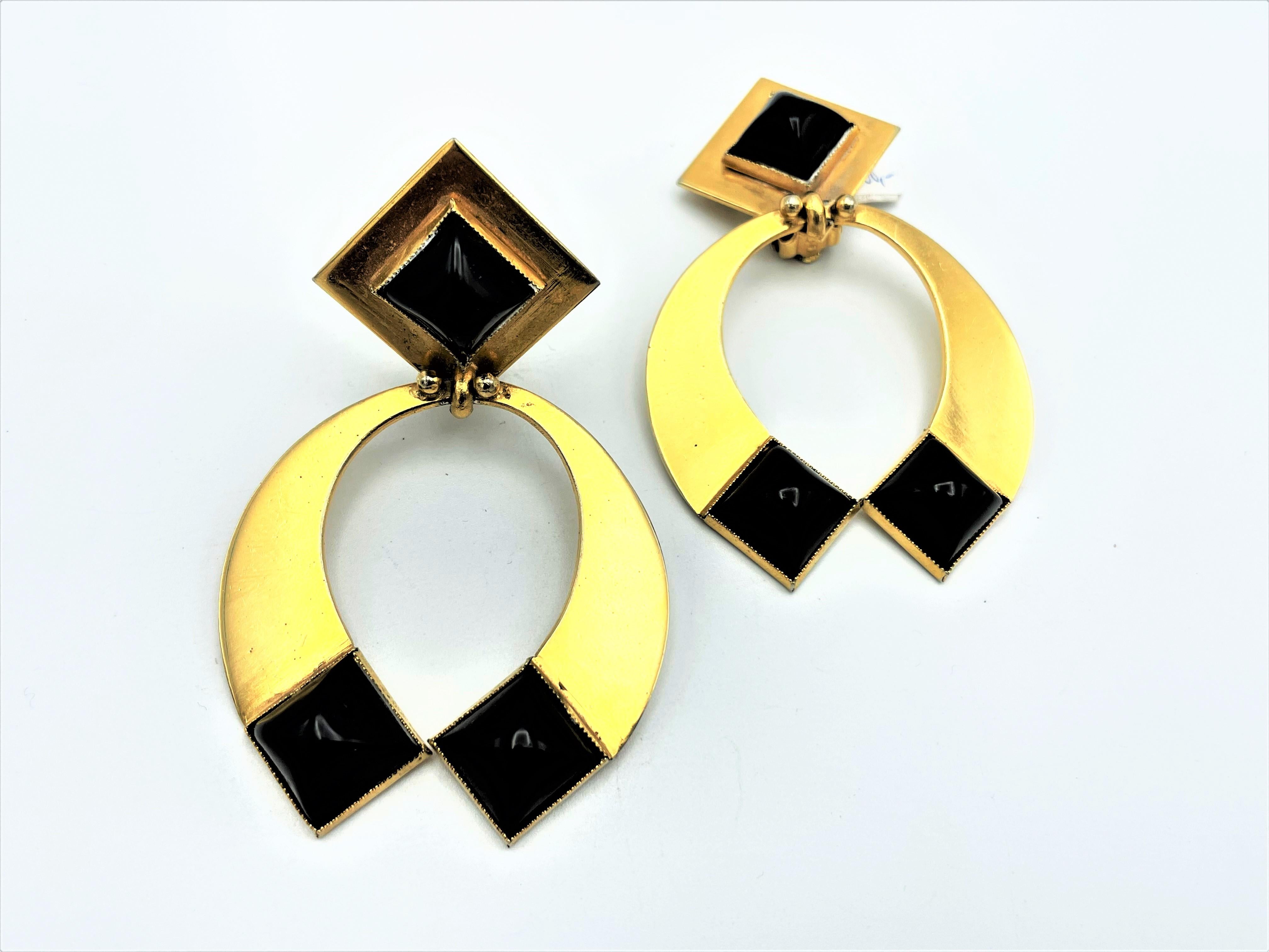Clip-on earring by Roger Scemama Paris 1960,  gold plated, France In Good Condition For Sale In Stuttgart, DE