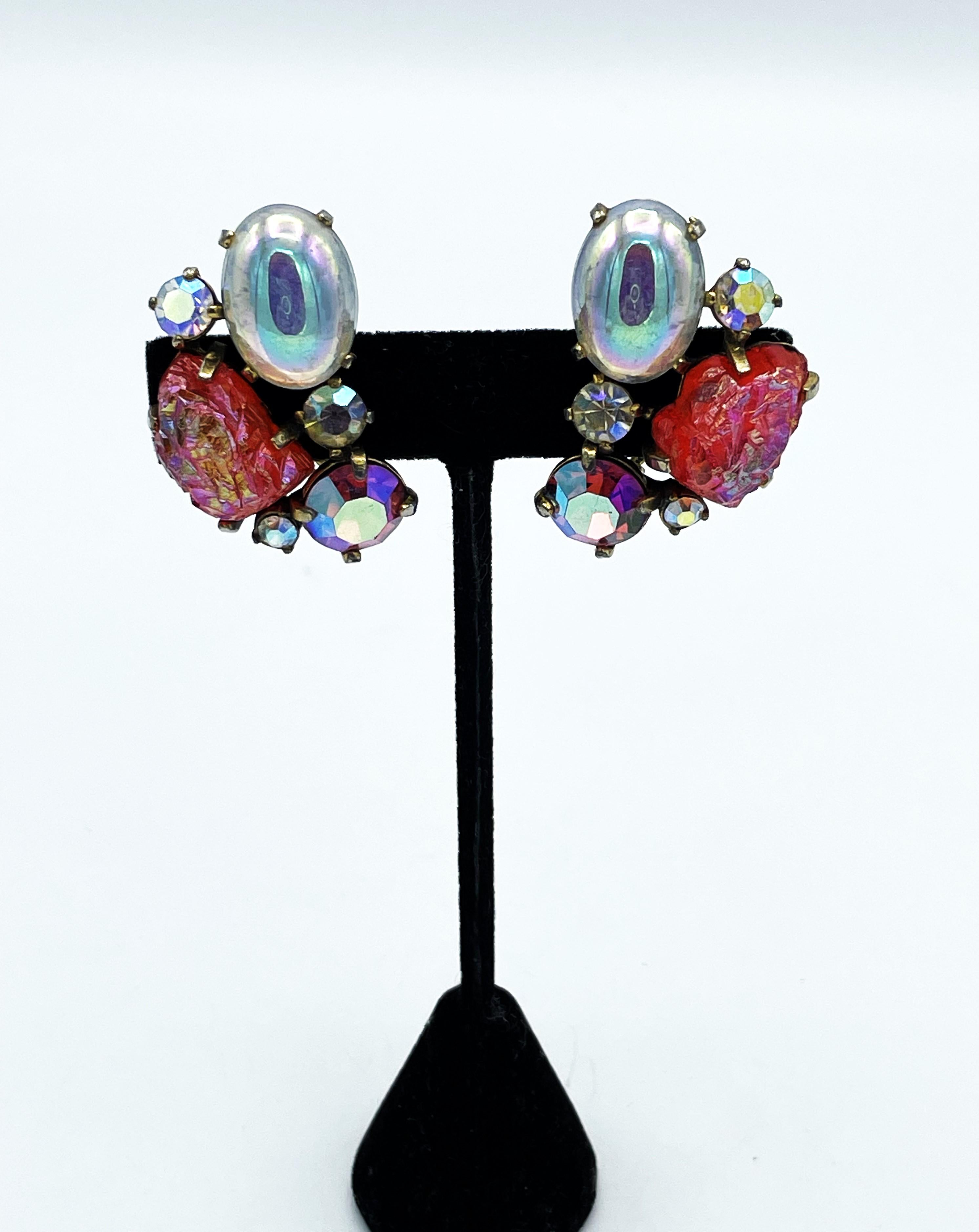 Boucles d'oreilles à clip Schiaparelli Italie, verre dépoli rouge et métal doré, années 1950 Bon état - En vente à Stuttgart, DE