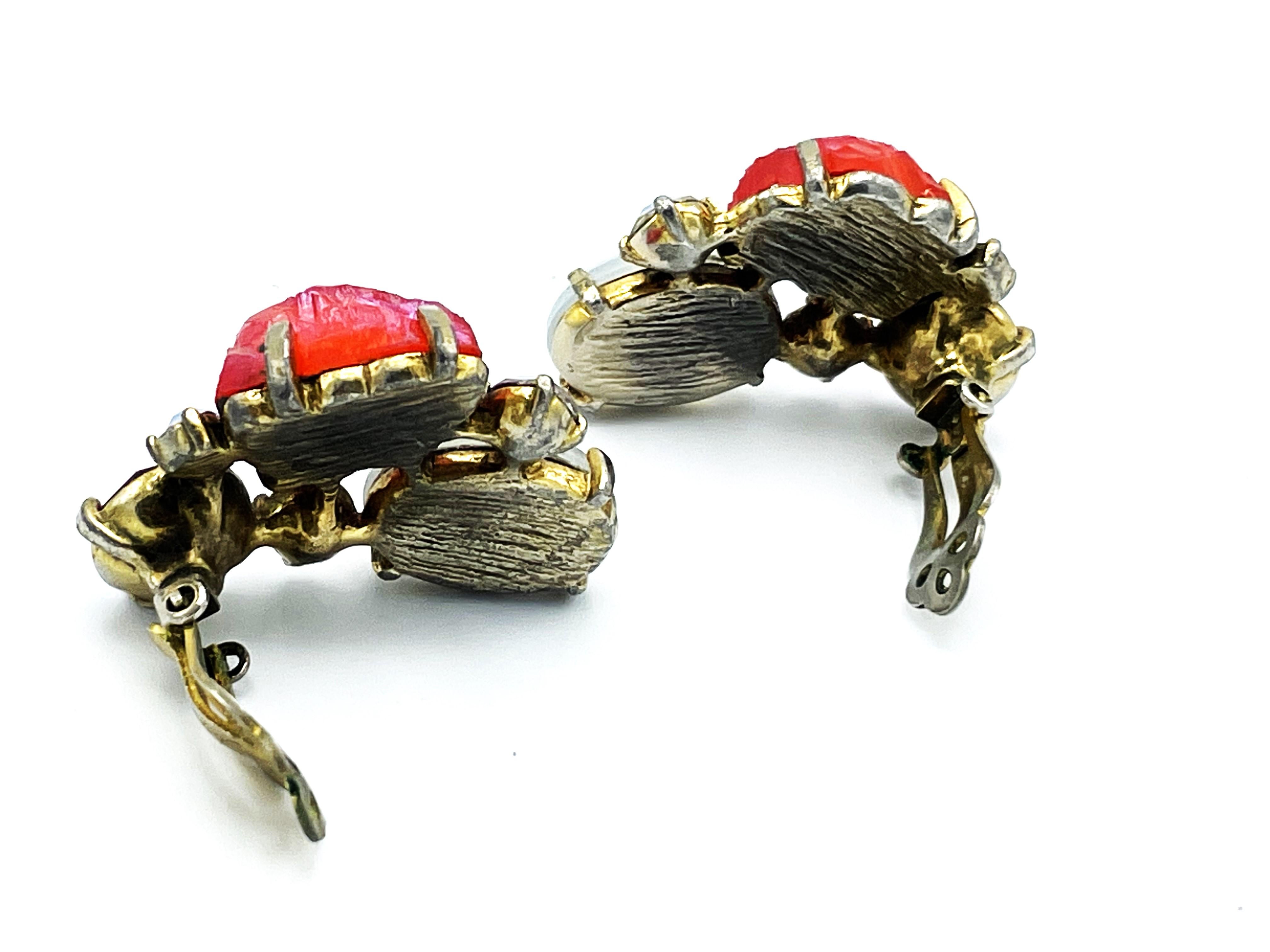 Modern Clip-on Earring by Schiaparelli Italy, red frosted glass and gilt metal, 1950's For Sale