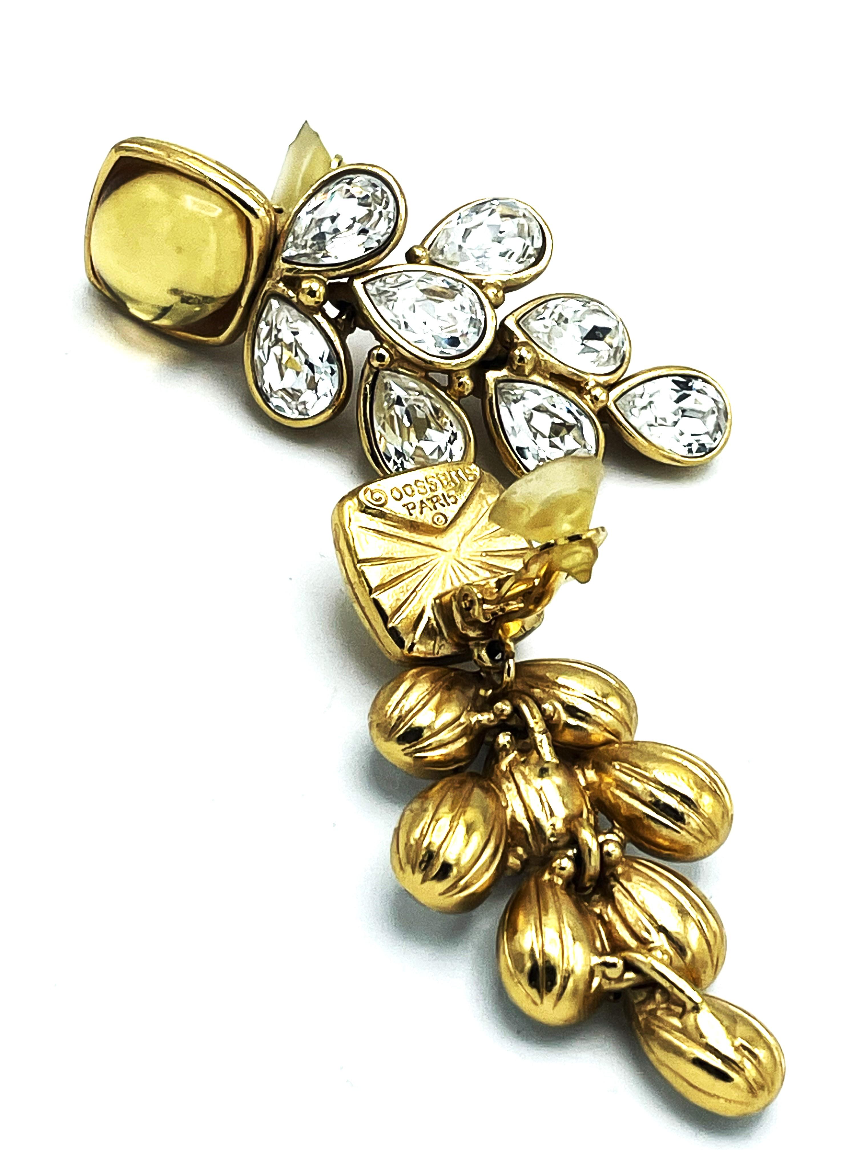 Moderno Clip-on earring from Robert Goossens Paris, Resin and rhinstones, gold plated in vendita