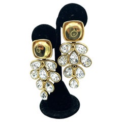 Clip-on earring from Robert Goossens Paris, Resin and rhinstones, gold plated